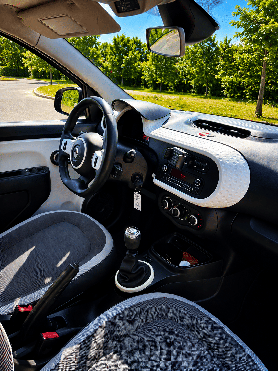 Renault Twingo III avec Autoradio