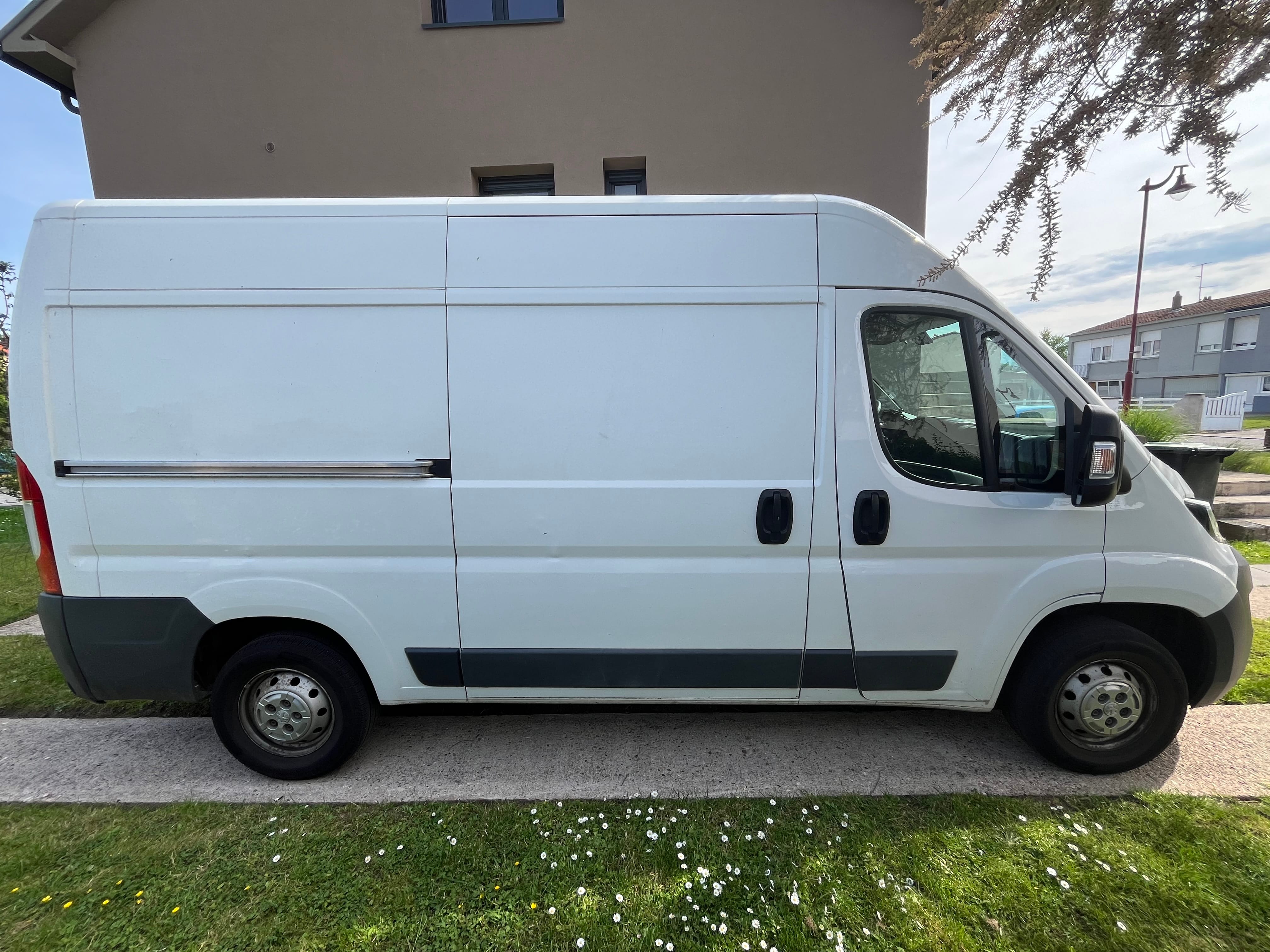 Peugeot Boxer 2.2 HDI 130cv L2H2 volume utile 11,5m3 avec Climatisation