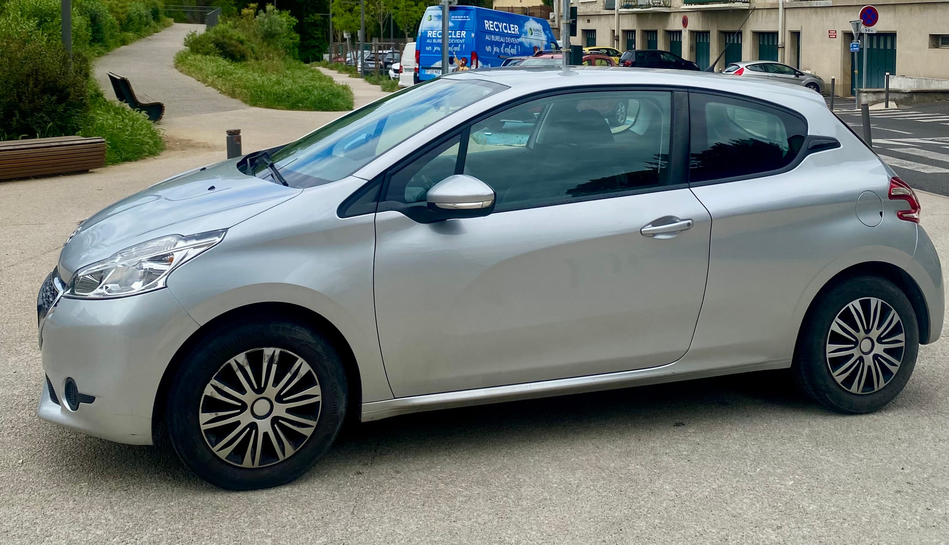 Peugeot 208 avec Climatisation