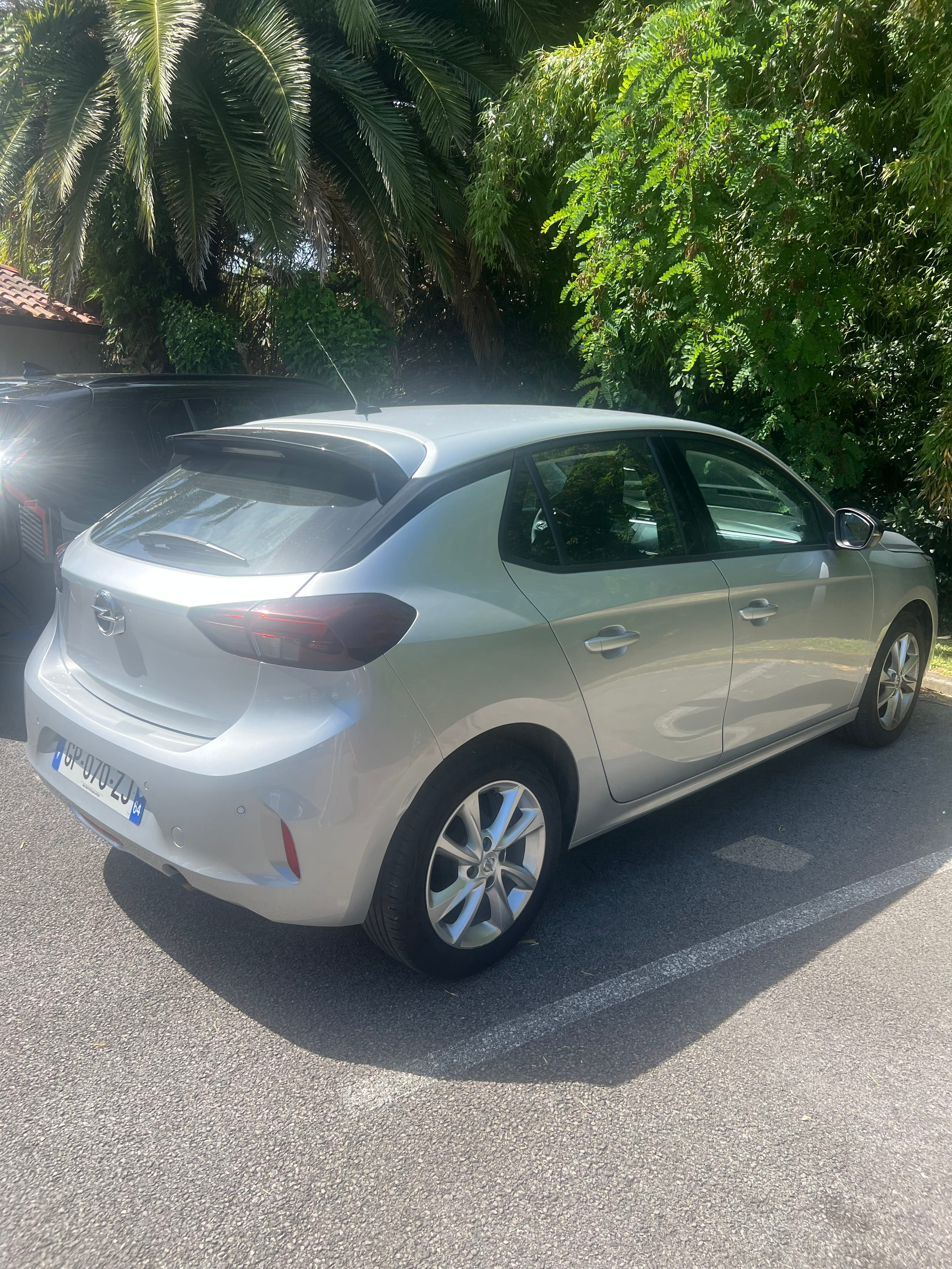 Opel Corsa avec Caméra de recul