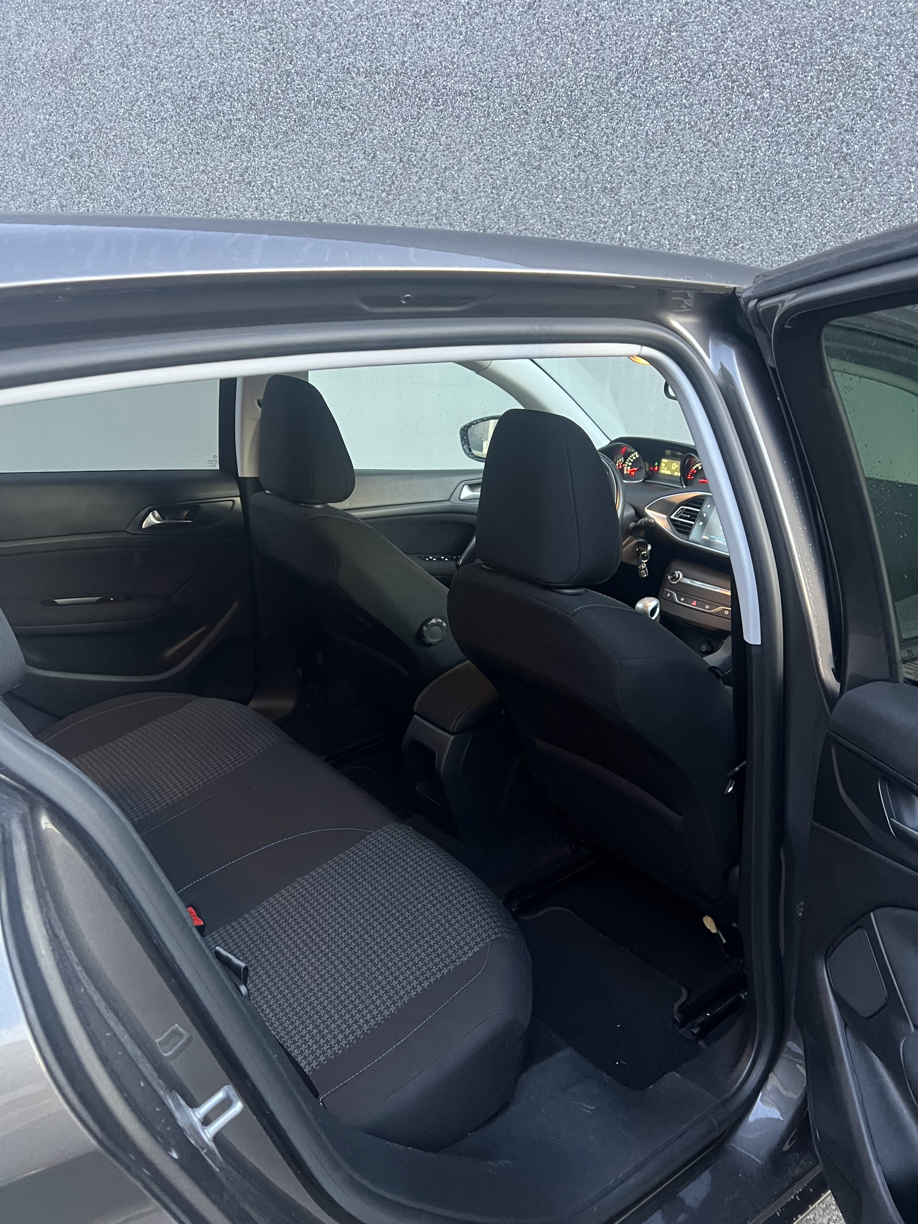 Peugeot 308 avec Apple CarPlay