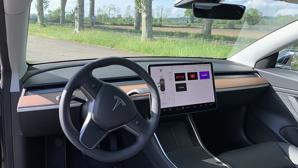 Tesla Model 3 Grande Autonomie avec GPS