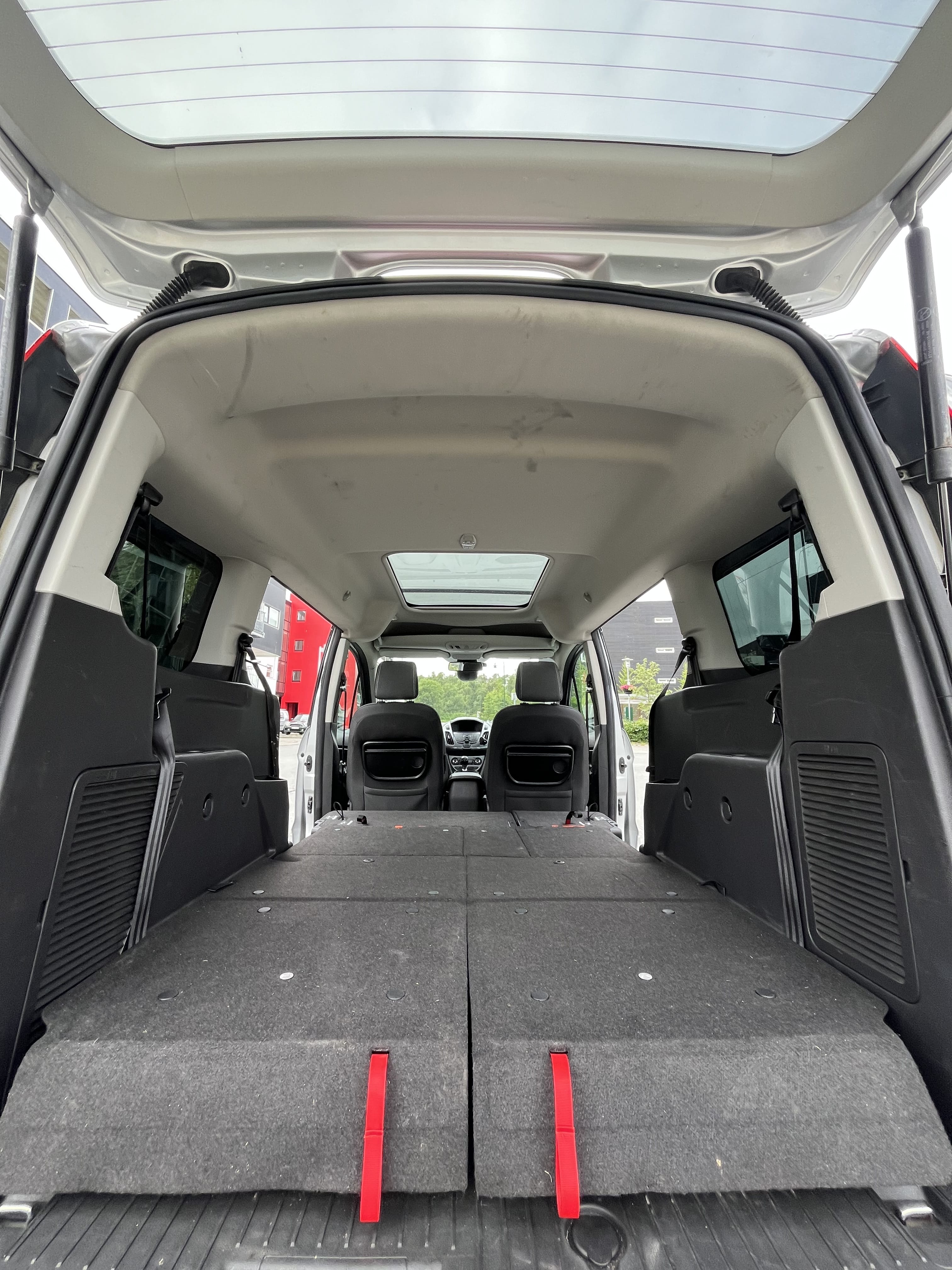 Ford Grand Tourneo met Sneeuwbanden