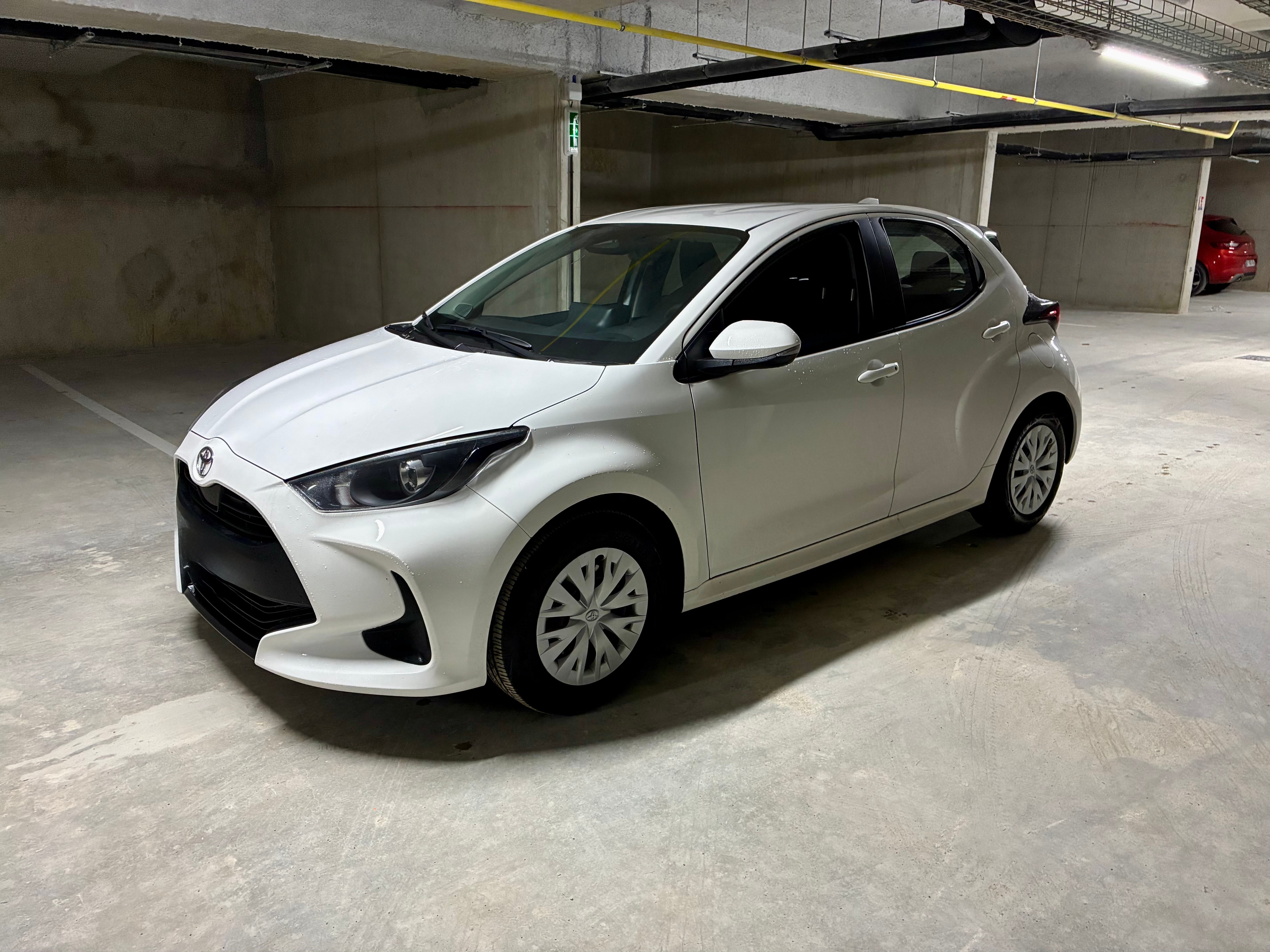 Toyota Yaris, 2025, Essence 95 / Électrique (hybride), automatique