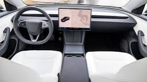 Tesla Model 3 Long Range met Autostoel baby