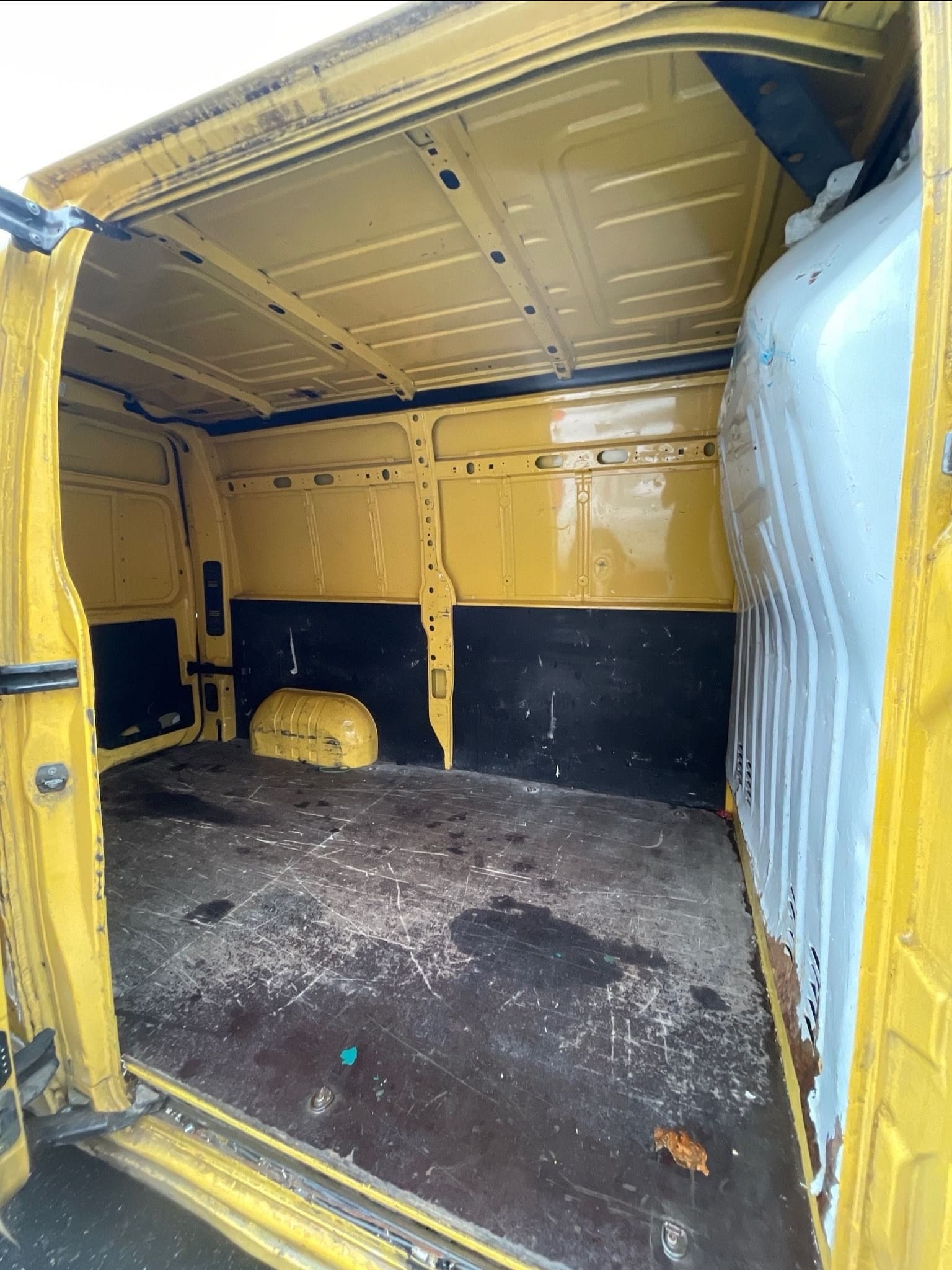 Renault Master L2H2 - 10,3m3 - Diesel - 003