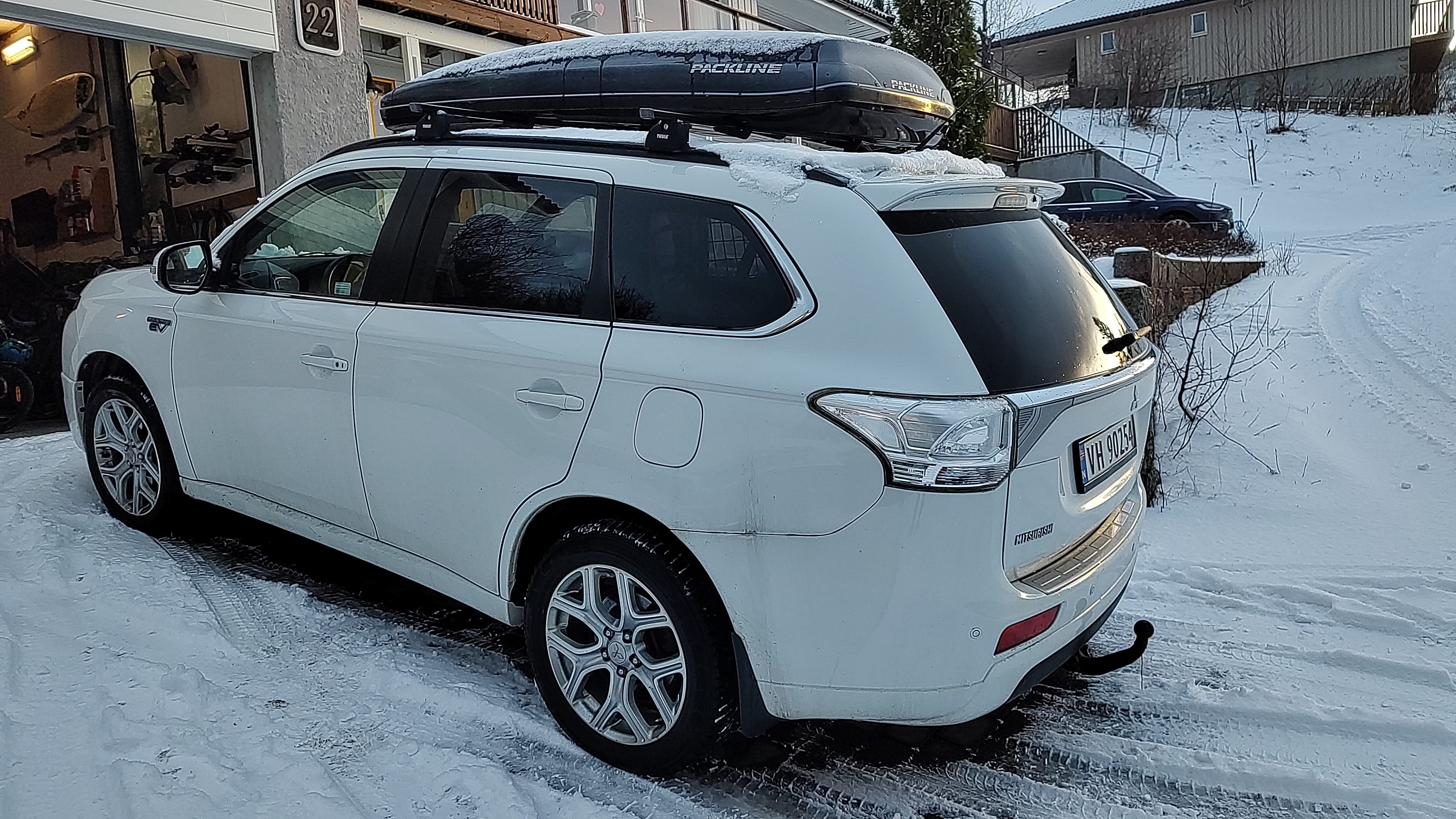 Mitsubishi Outlander CW0, ladbar hybrid med GPS