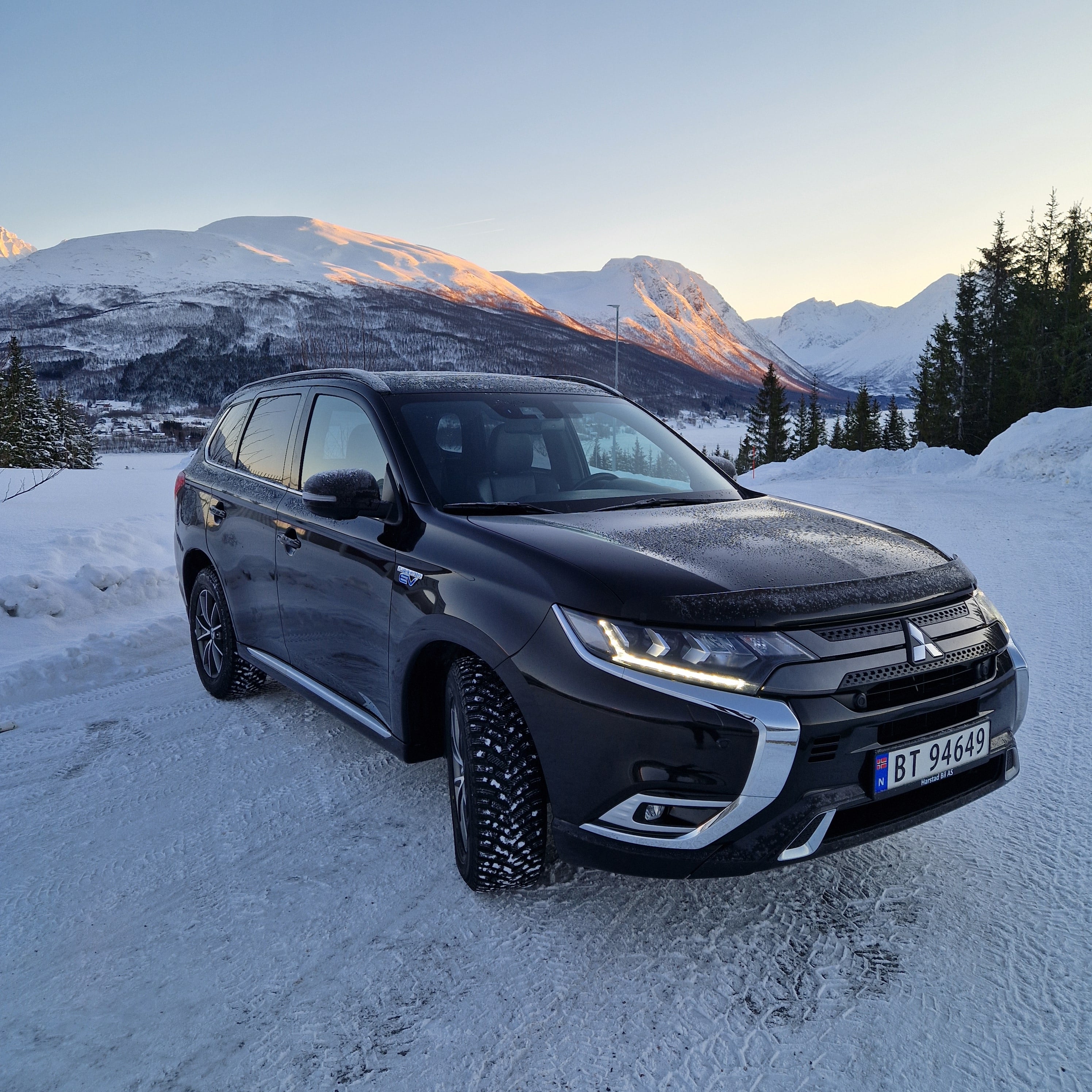 Mitsubishi Outlander PHEV SE med Ryggekamera