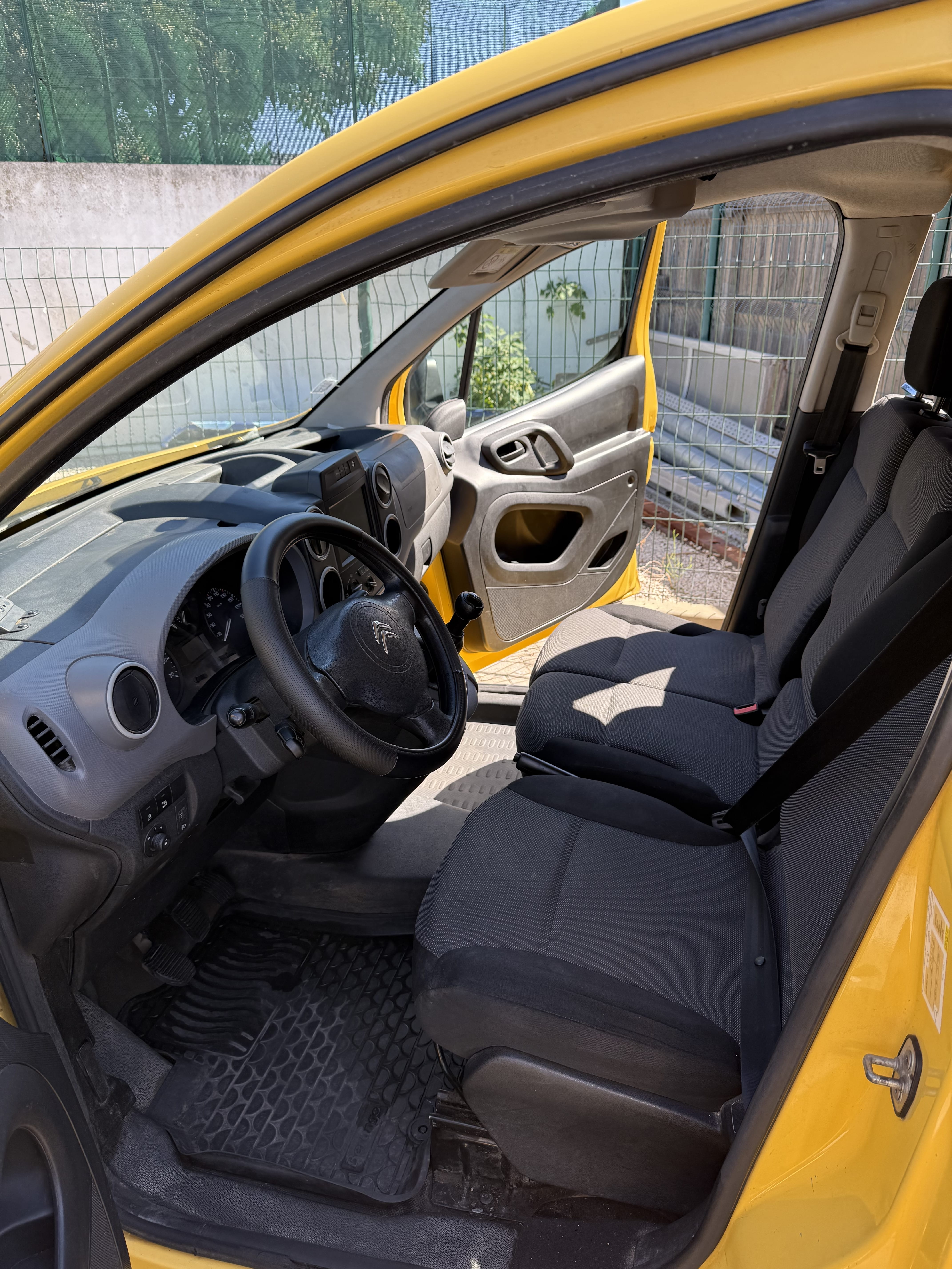 Citroen Berlingo Utilitaire 3 places with Bluetooth audio