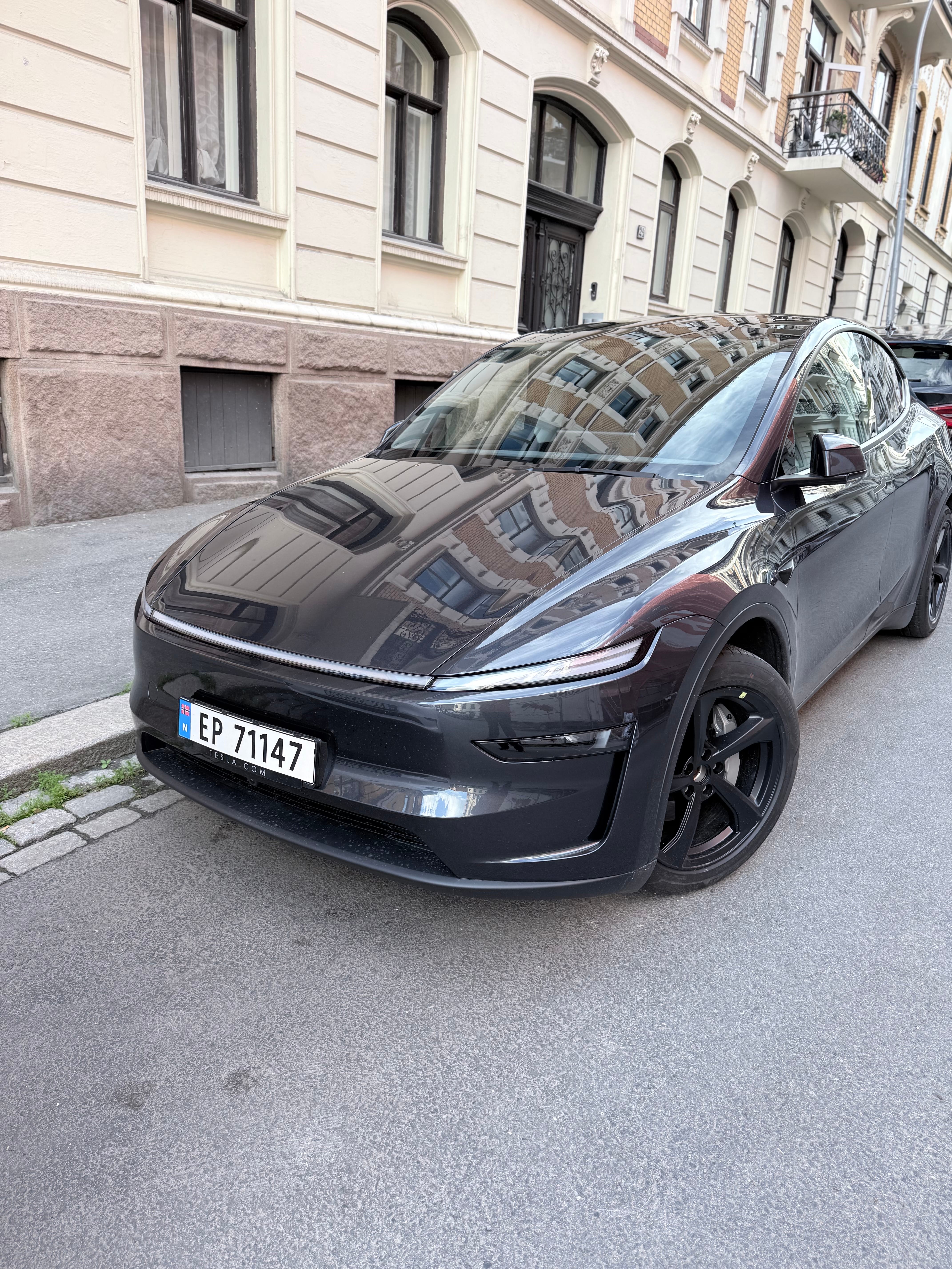 Tesla Model Y Long Range mit 4-Rad-Antrieb