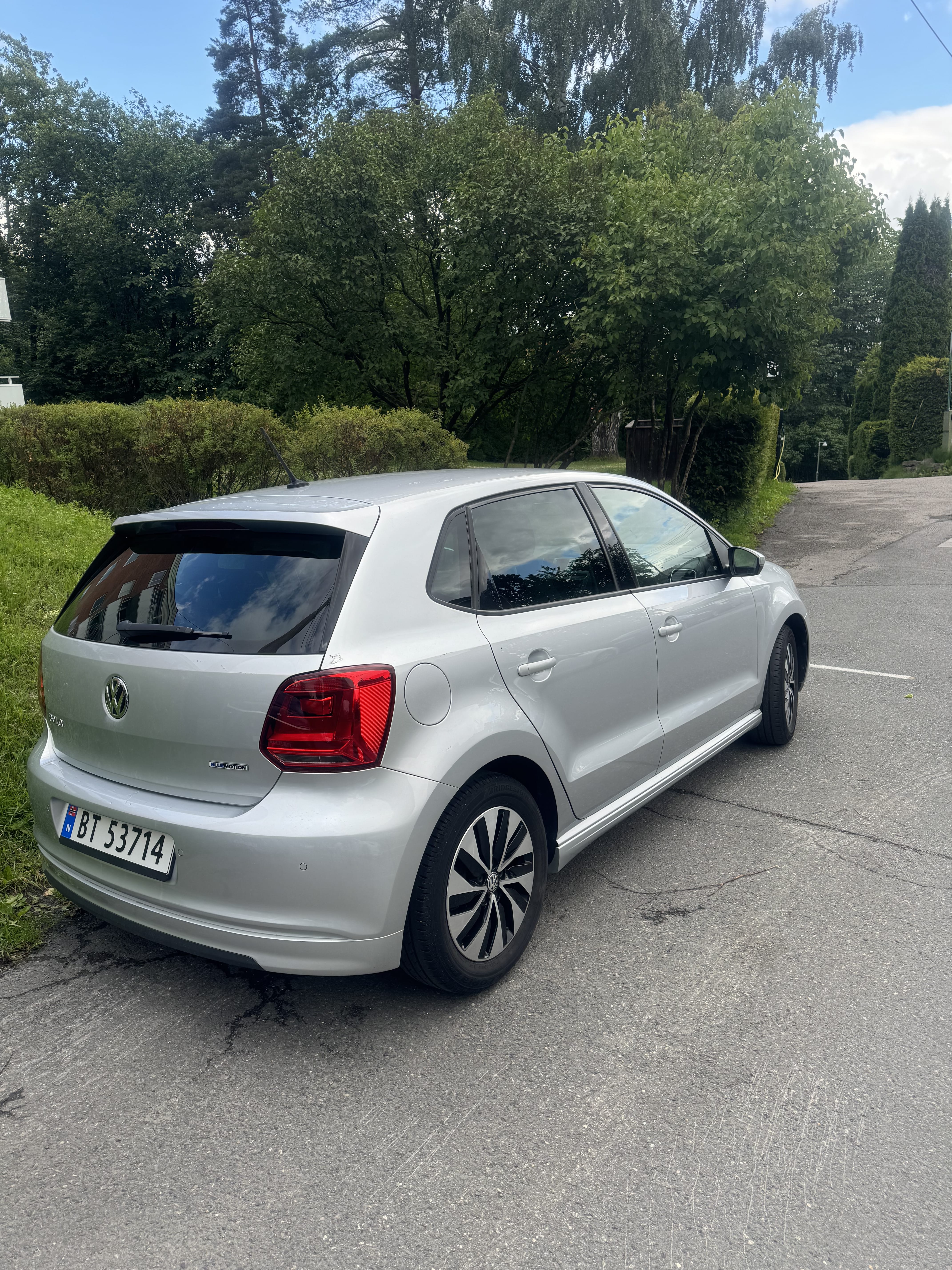 Volkswagen Polo 95 HK, Blue motion modell med Bluetooth audio