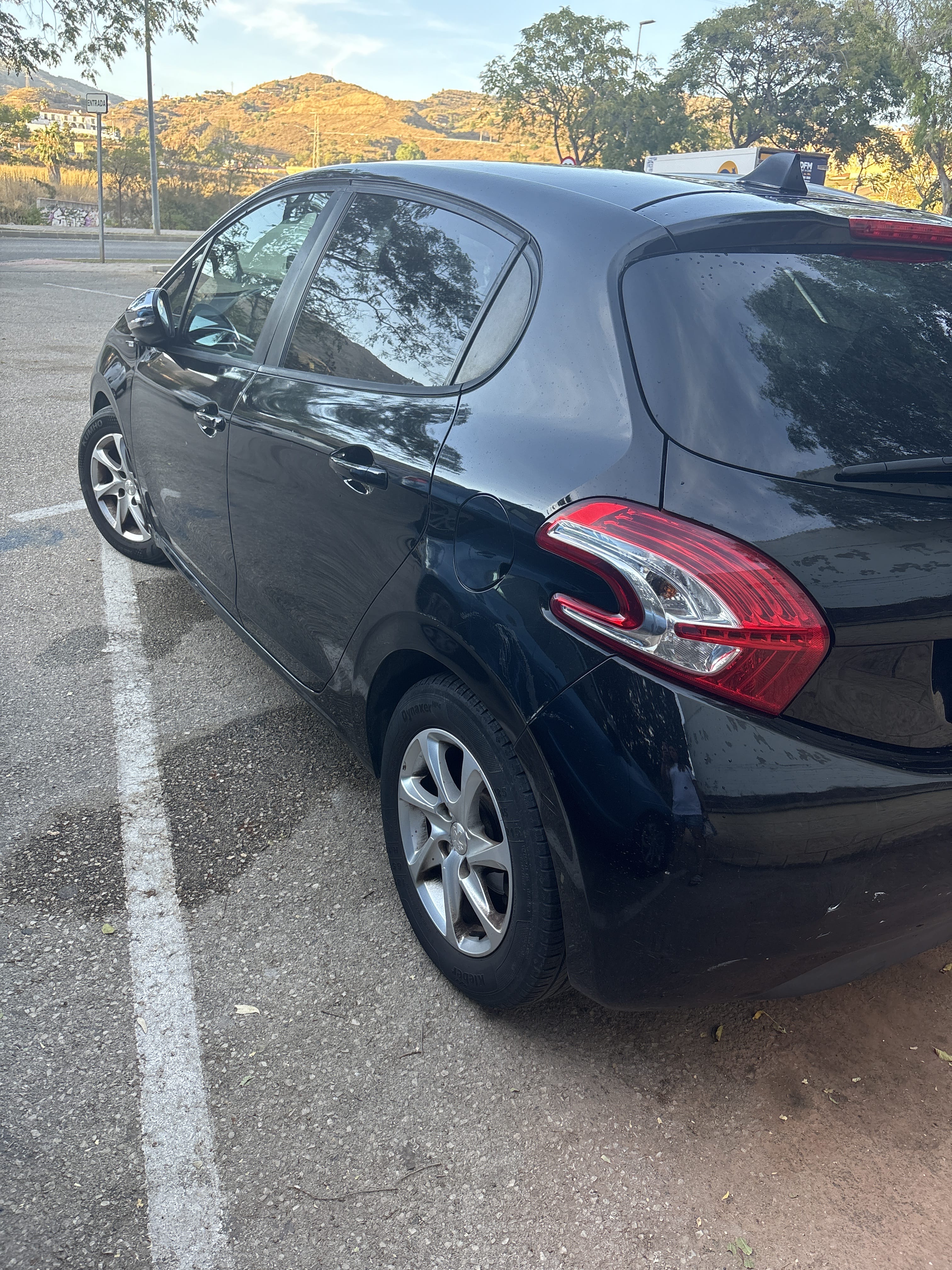 Peugeot 208 con Aire acondicionado