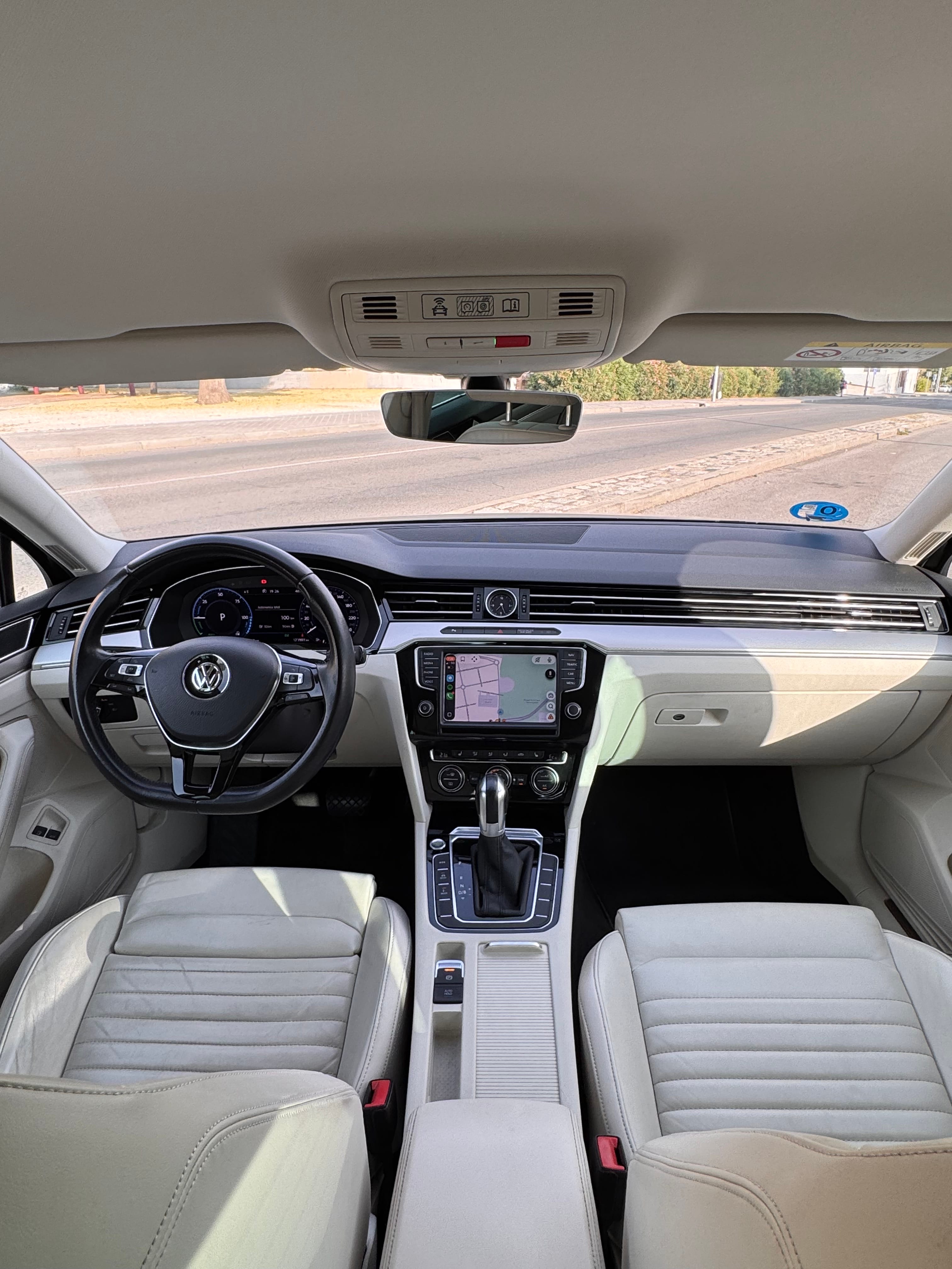 Volkswagen Passat GTE con GPS