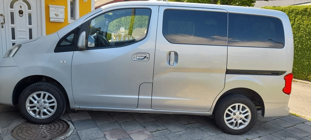 Nissan Evalia, 2012, Diesel, 9 Sitze und mehr