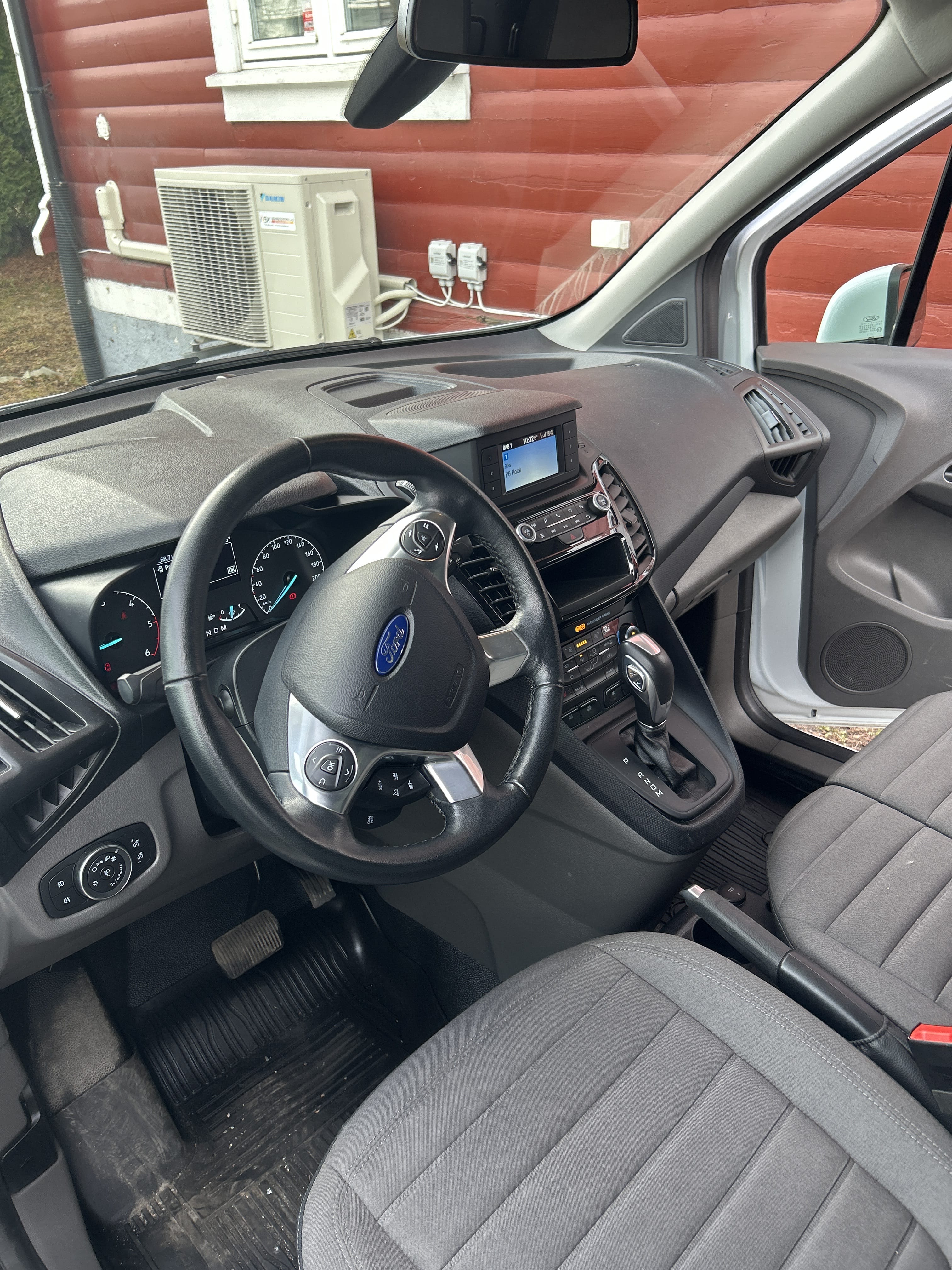 Ford Transit Connect med Bilradio