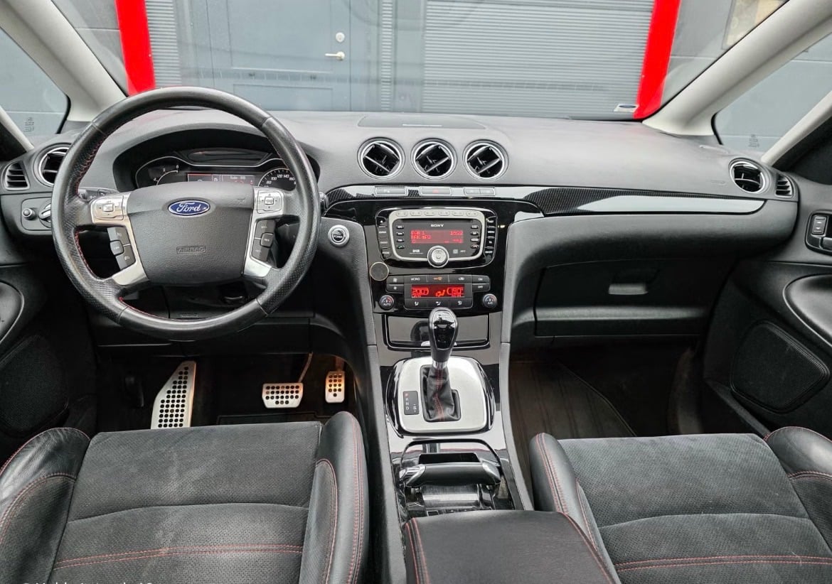 Ford S-Max with Bluetooth audio