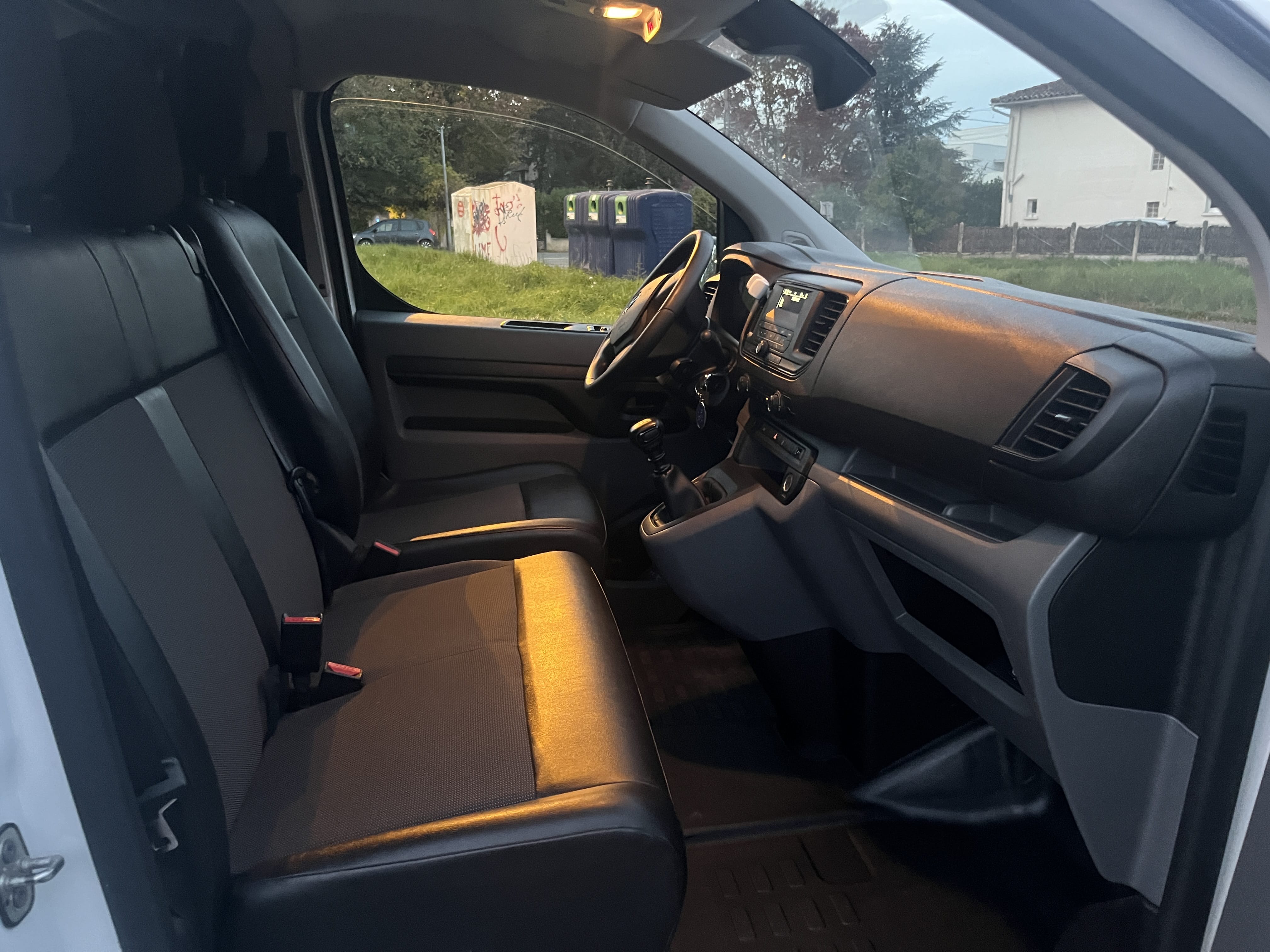 Opel Vivaro avec Entrée audio / iPod