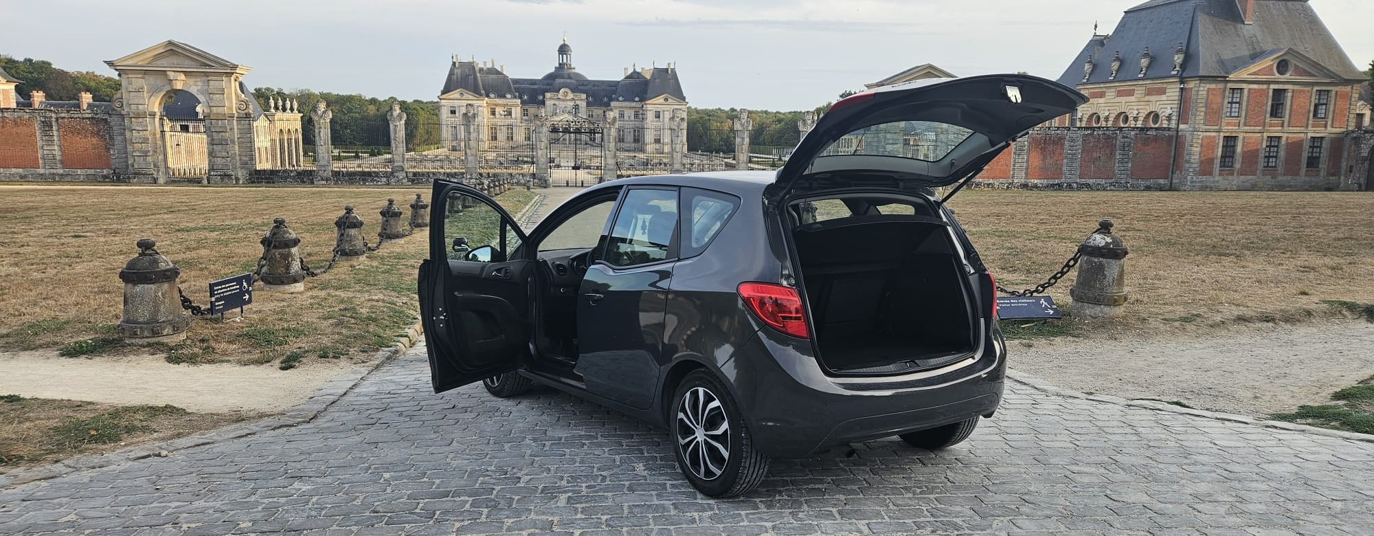 Opel Meriva  Économique, pratique et confortable avec GPS