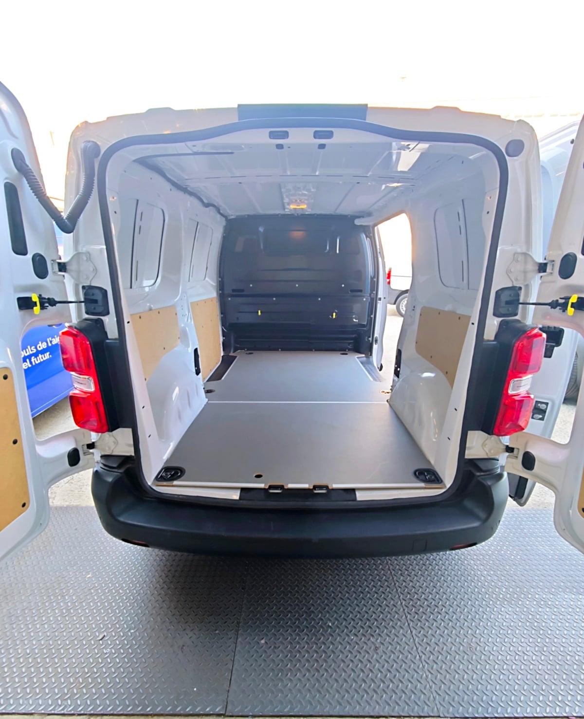 Opel Vivaro with USB charging ports