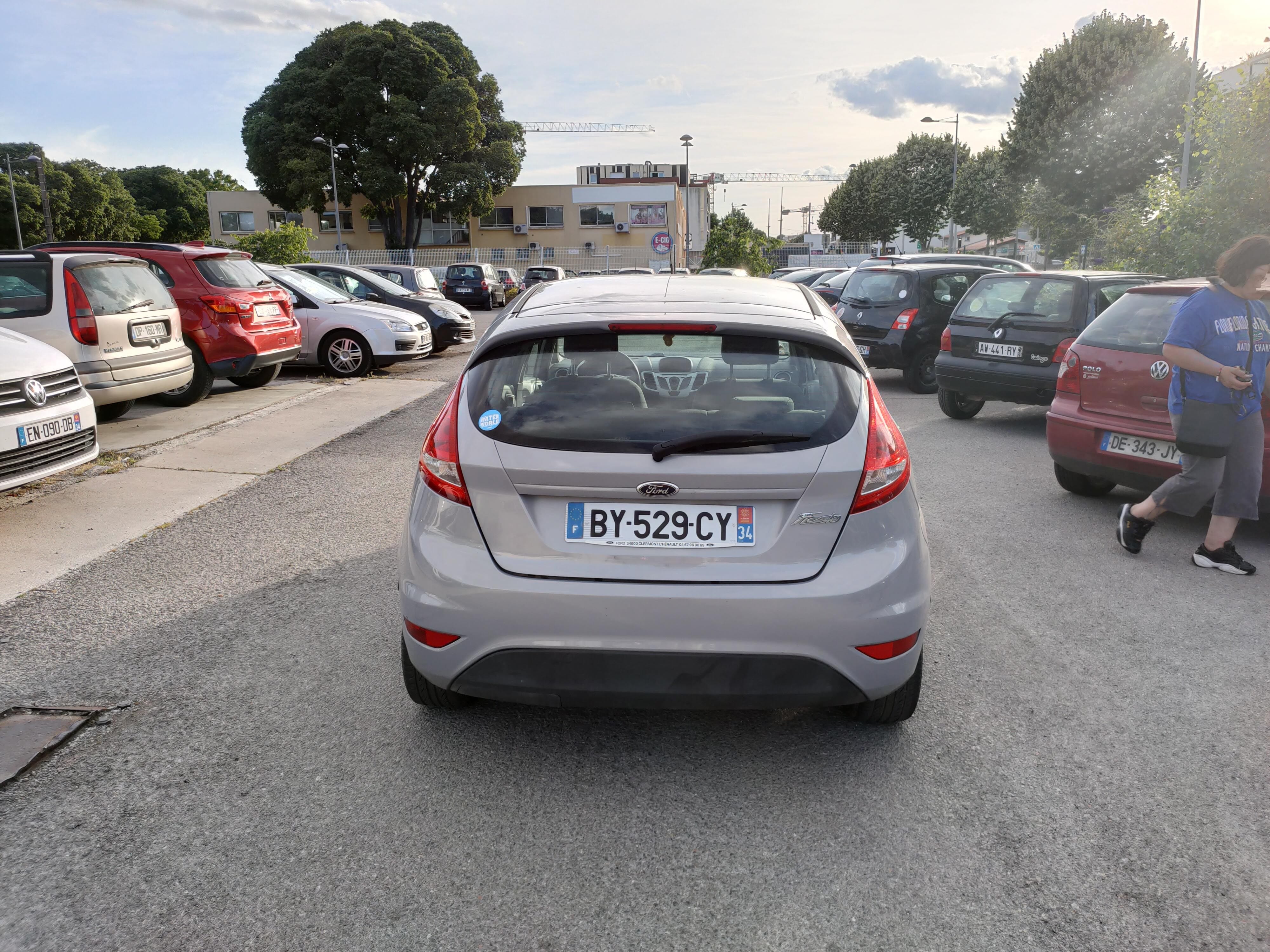 Ford Fiesta livrée TRAM ou alentours Millénaire avec Entrée audio / iPod