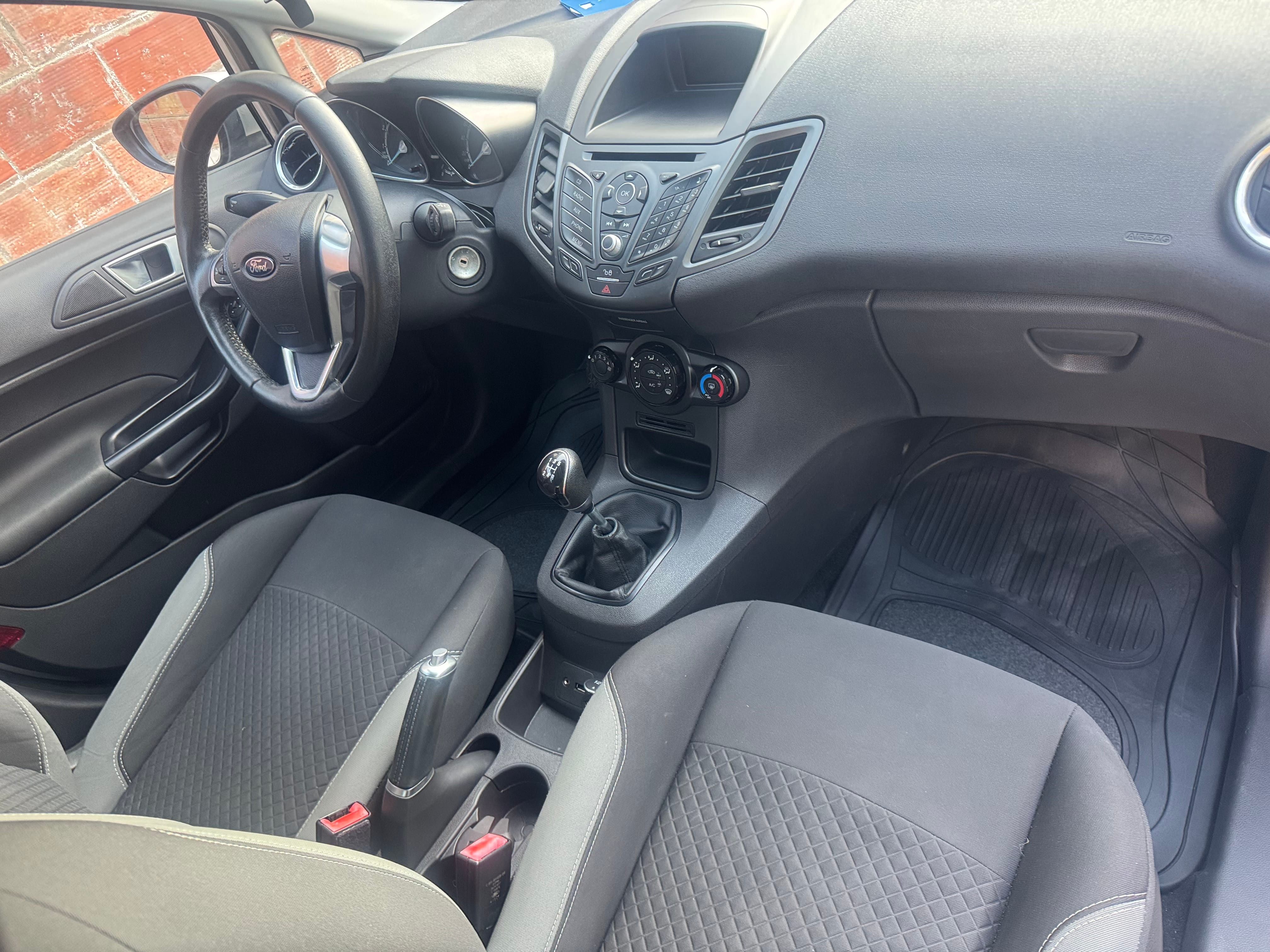 Ford Fiesta avec Entrée audio / iPod