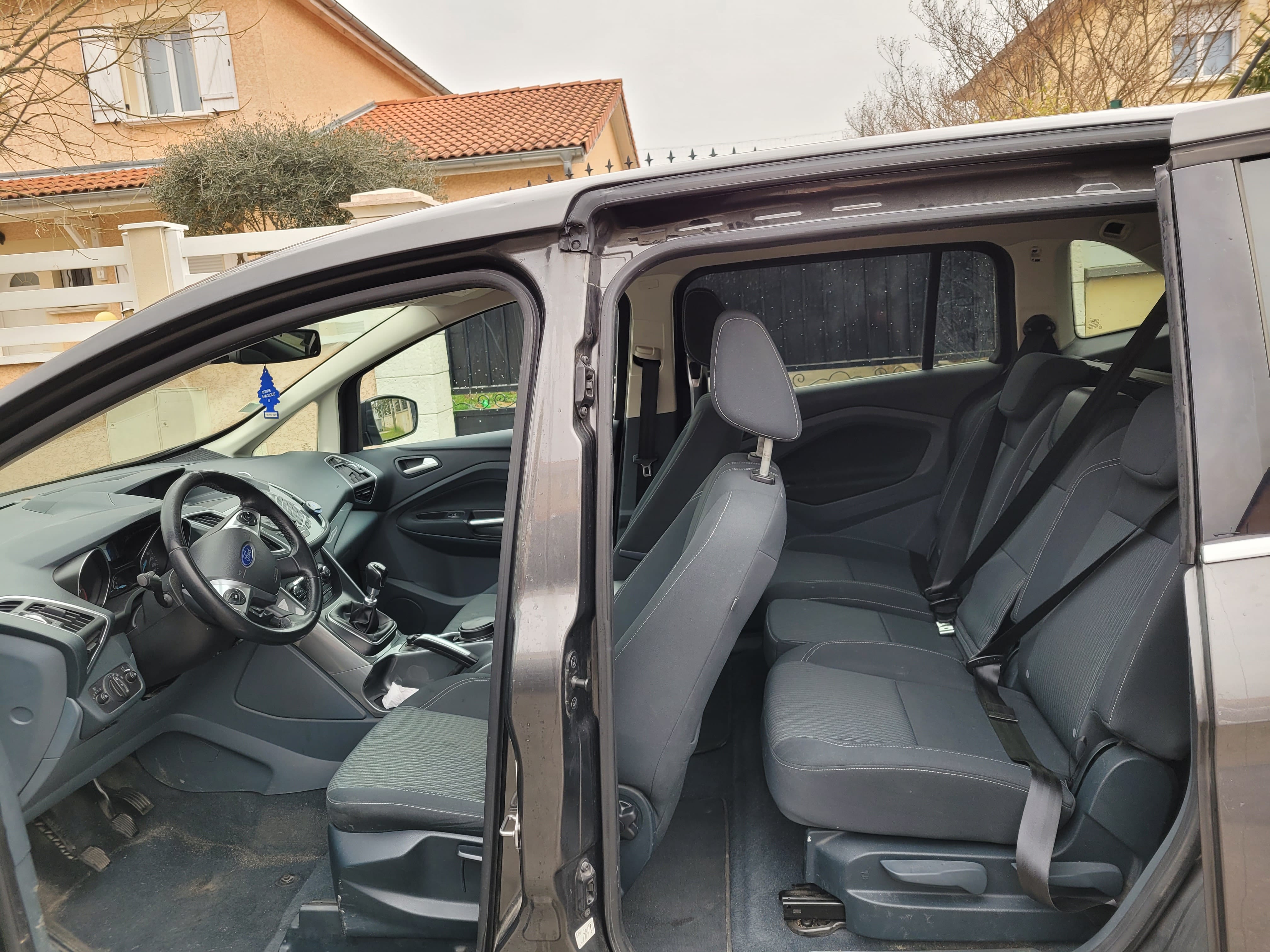 Ford Grand C-Max avec GPS