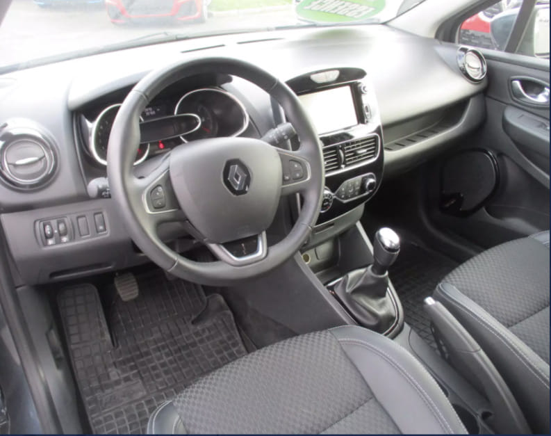 Renault Clio 1L5 DCI 5 portes avec vignette avec Siège bébé