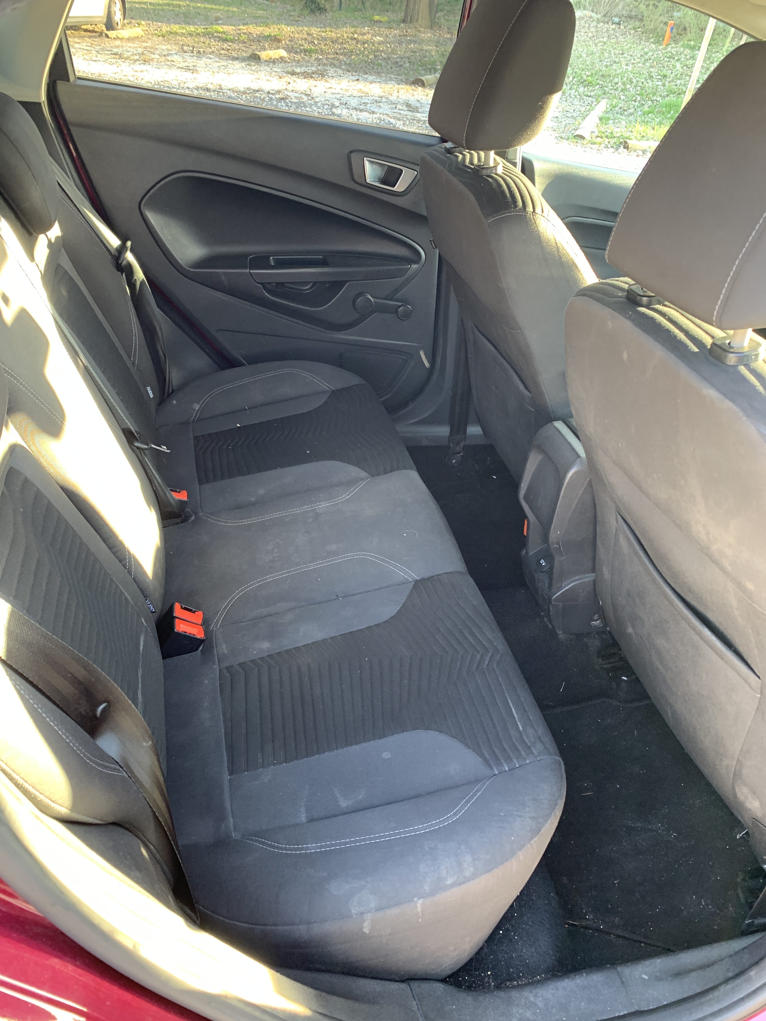 Ford Fiesta avec Autoradio