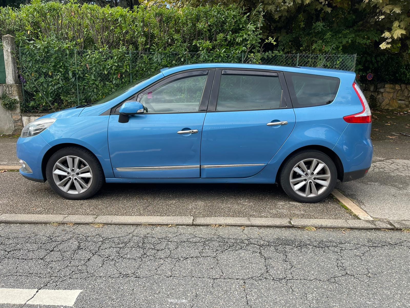 Renault Scenic III Grand 7 places 1.6 DCI boîte automatique avec Climatisation