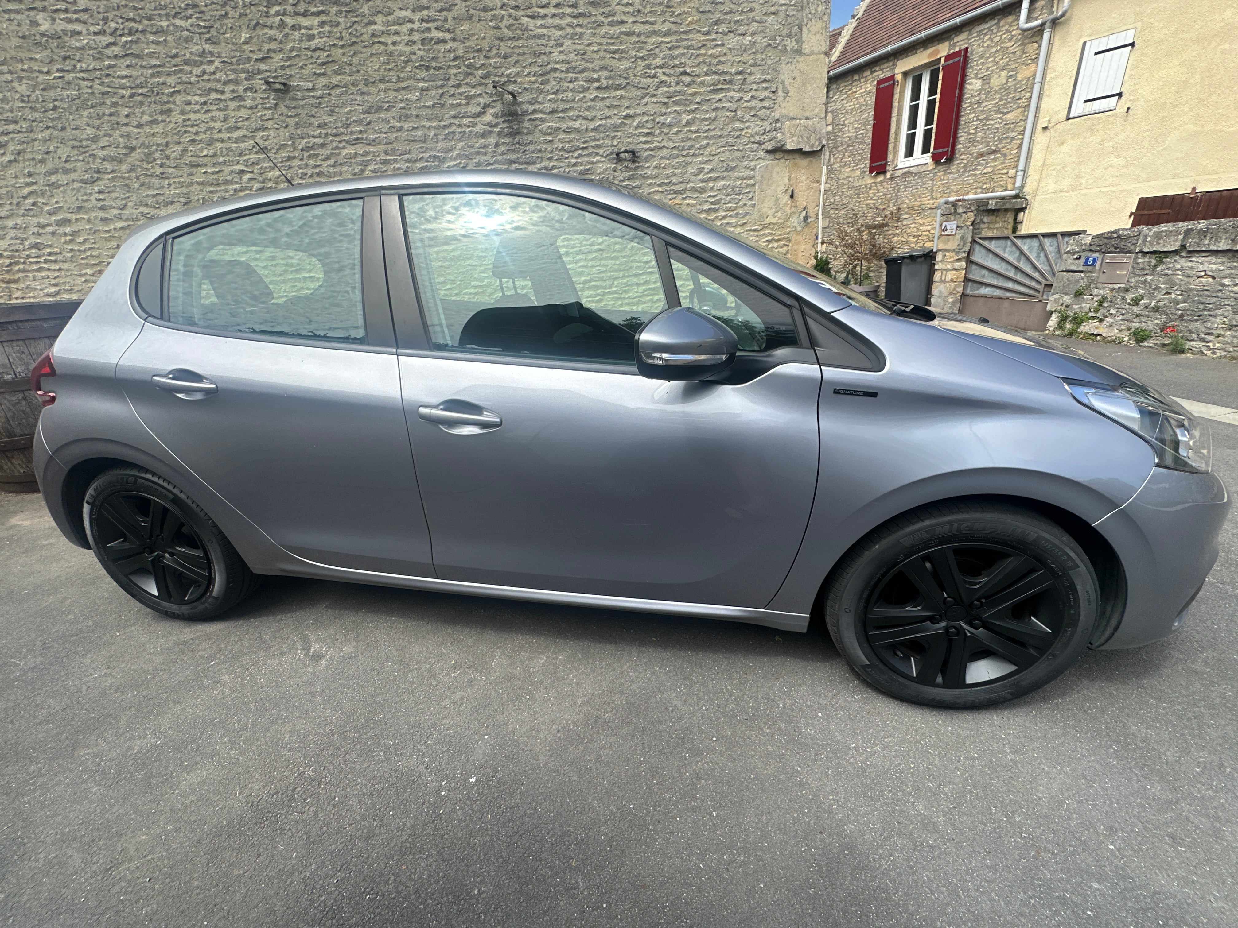 Peugeot 208 avec Climatisation