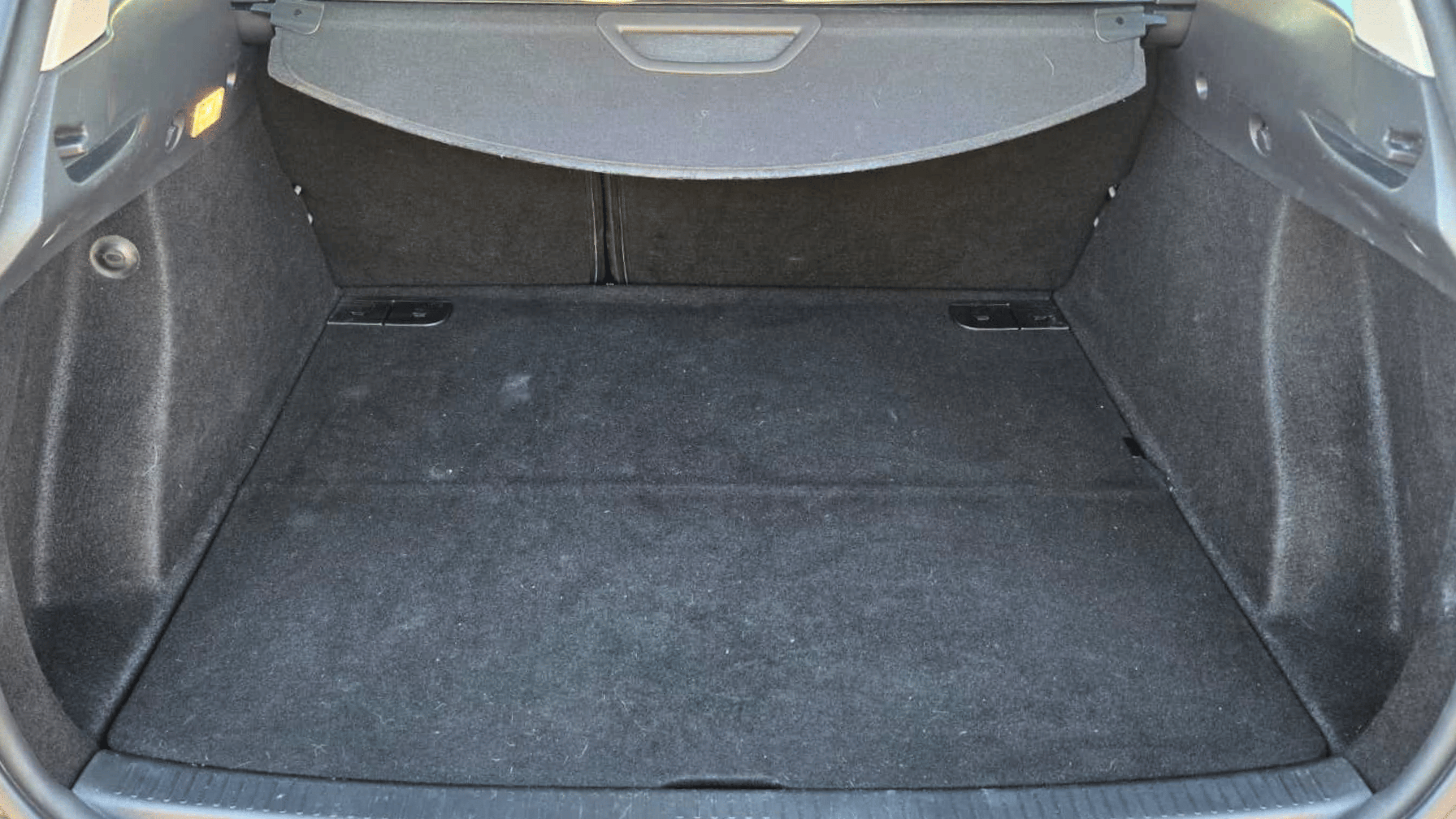 Renault Clio Estate Confortable, spacieuse et climatisée avec Audio Bluetooth