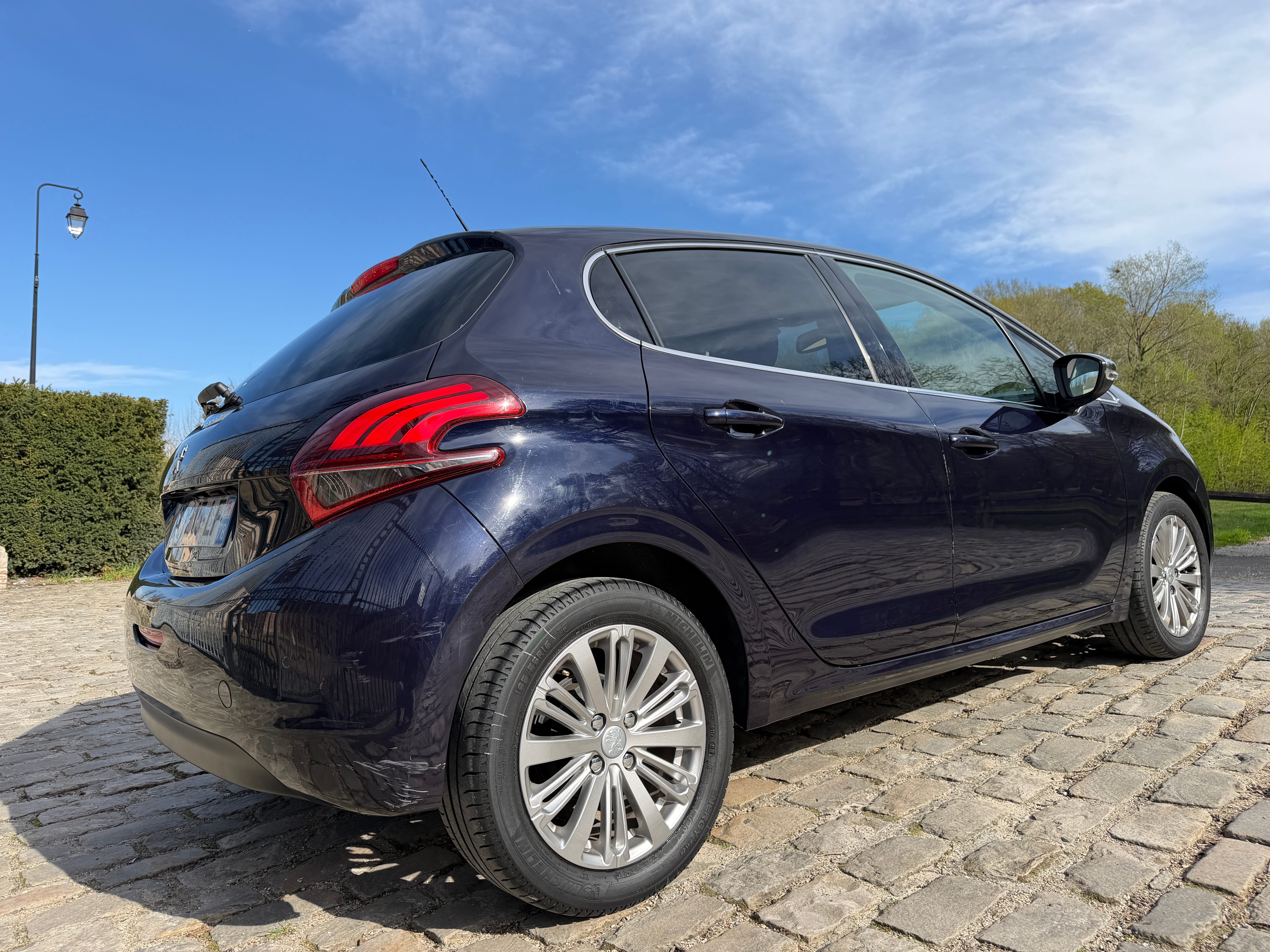 Peugeot 208 avec Pneus neige