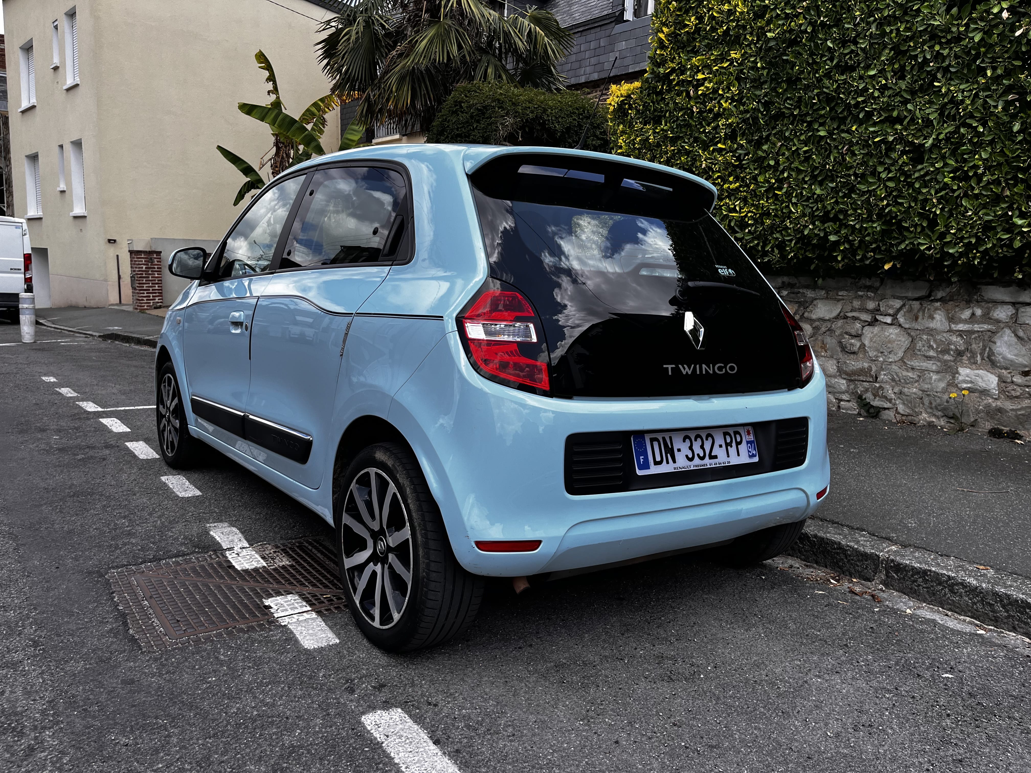 Renault Twingo III with Cruise control