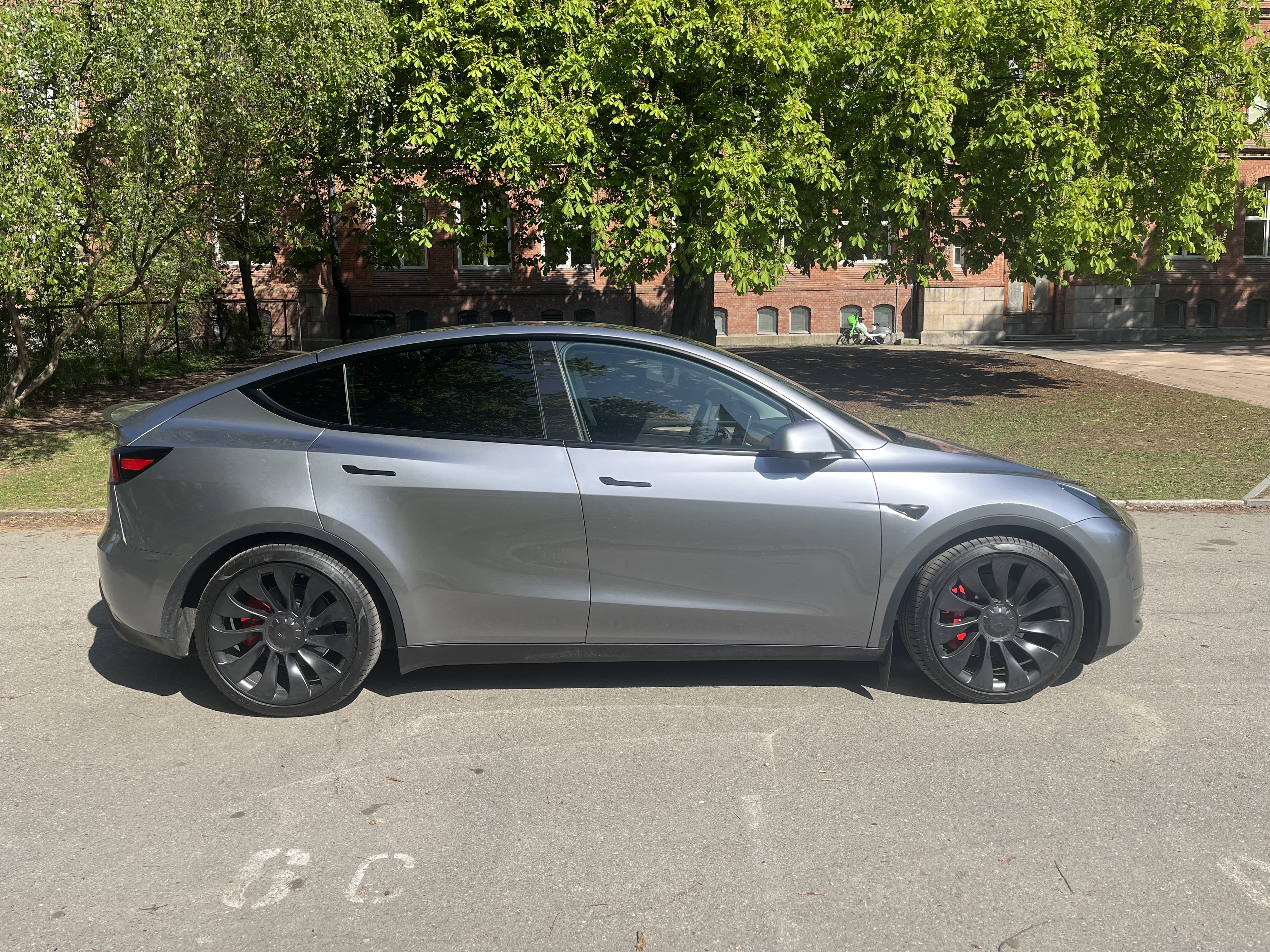 Tesla Model Y med Aircondition