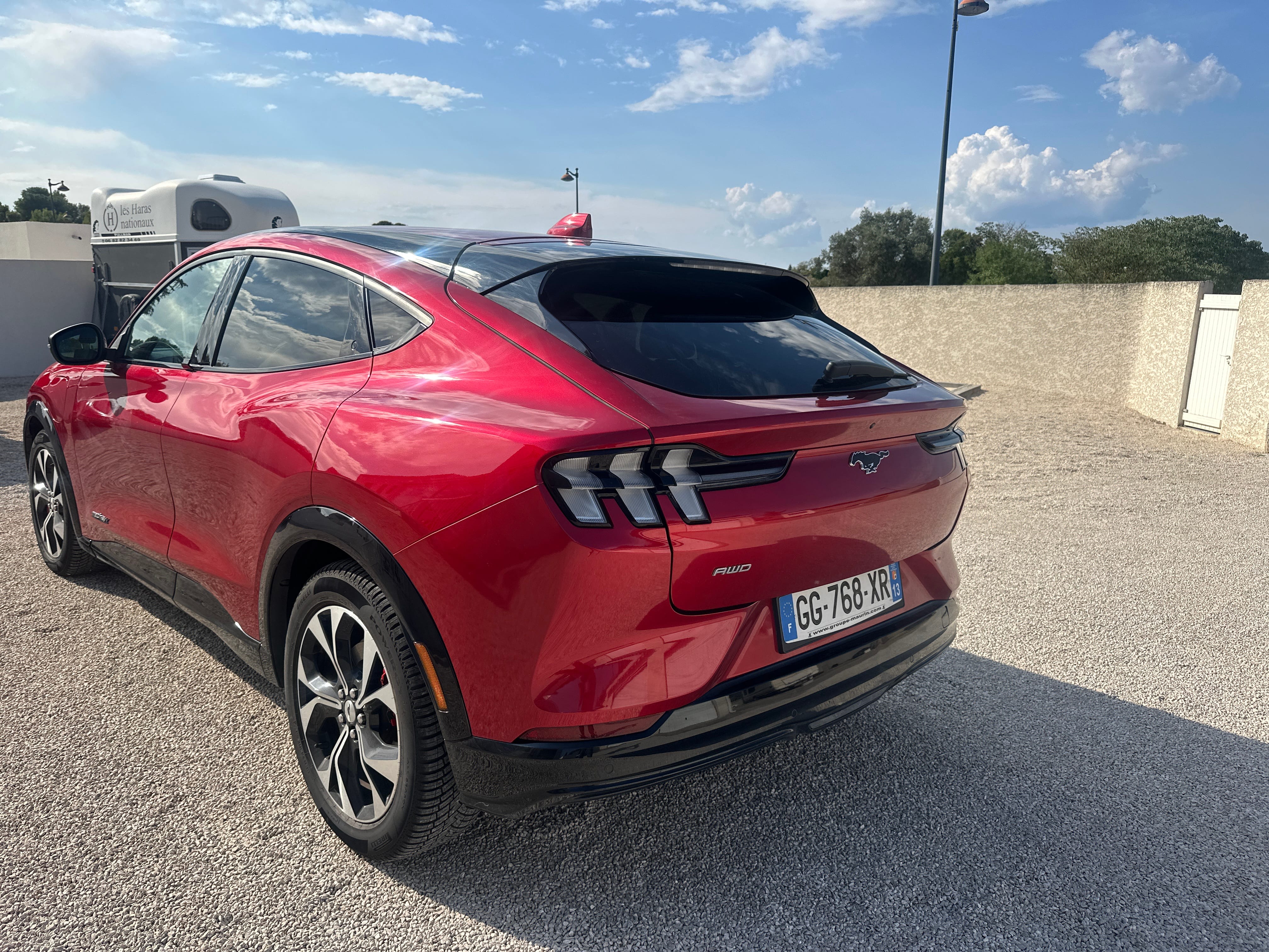 Ford Mustang Mach-E con GPS