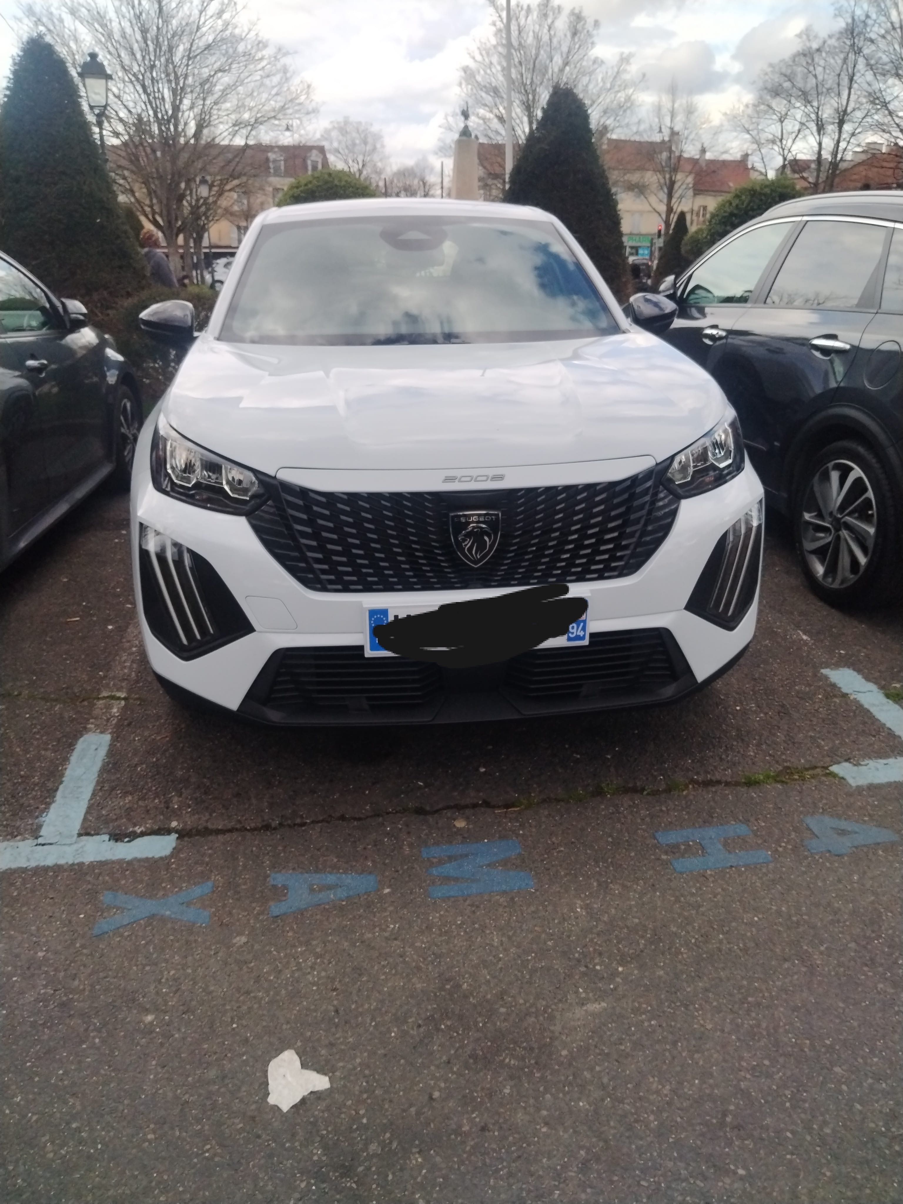 Peugeot e-2008 avec GPS