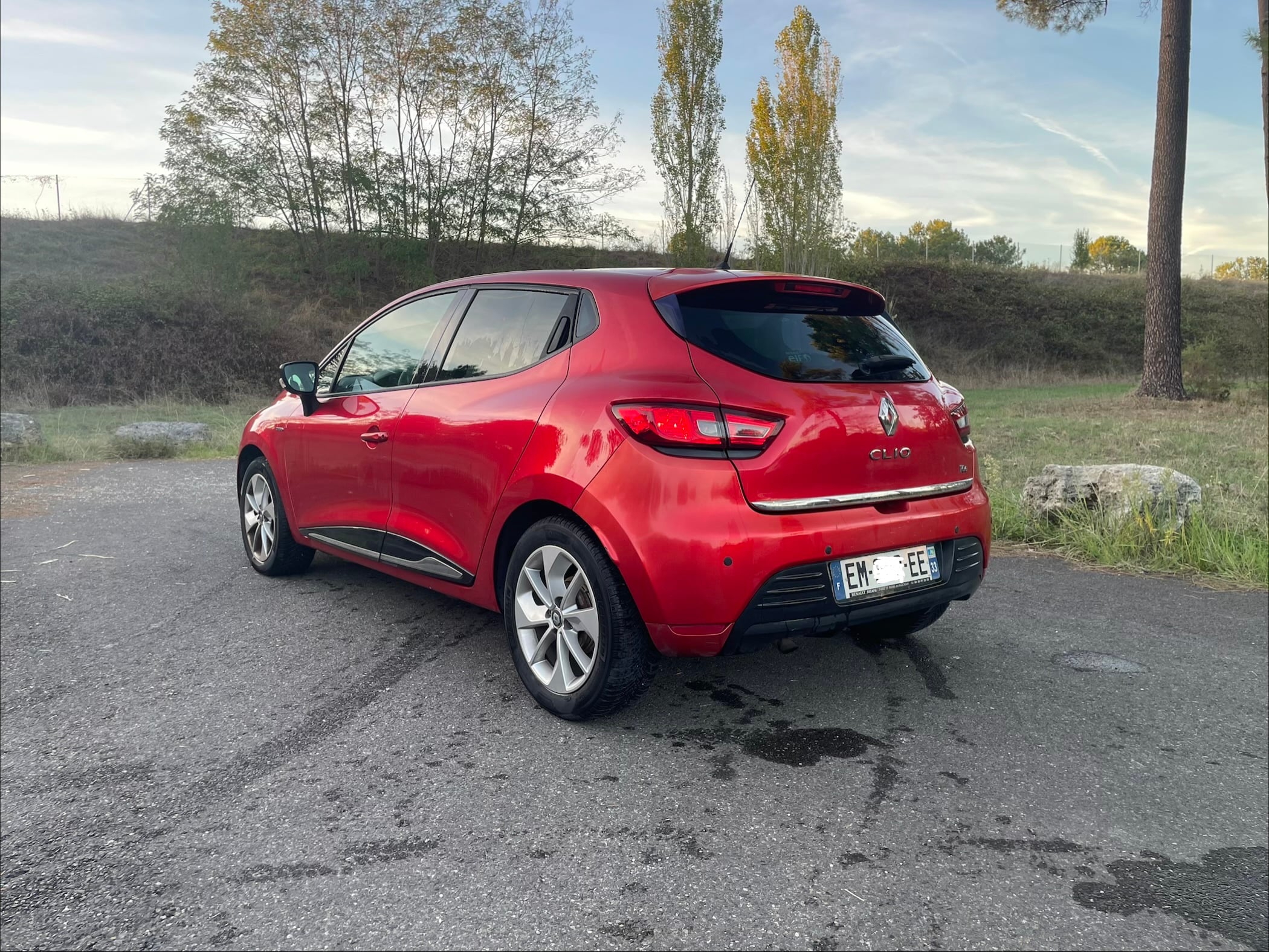 Renault Clio 1.0 Limited à Pessac & aéroport Bordeaux (réf EM328) avec GPS