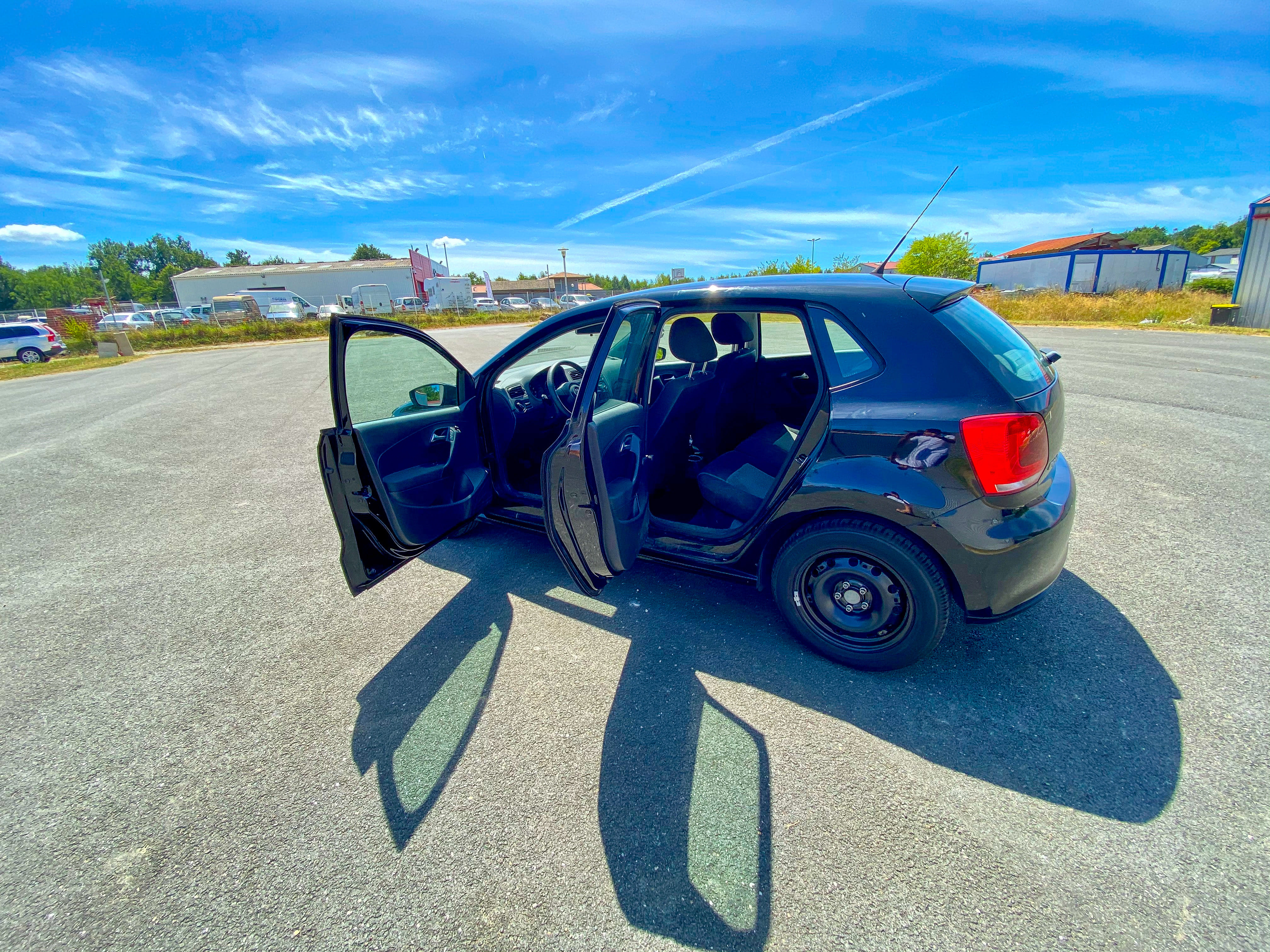 Volkswagen Polo  Louez la Volkswagen Polo Essence – Confort, Économie et Polyvalence ! avec Régulateur de vitesse