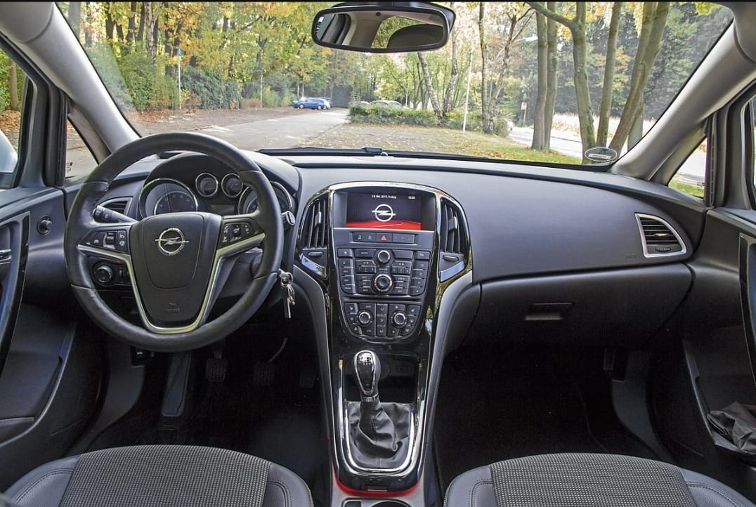 Opel Astra avec GPS