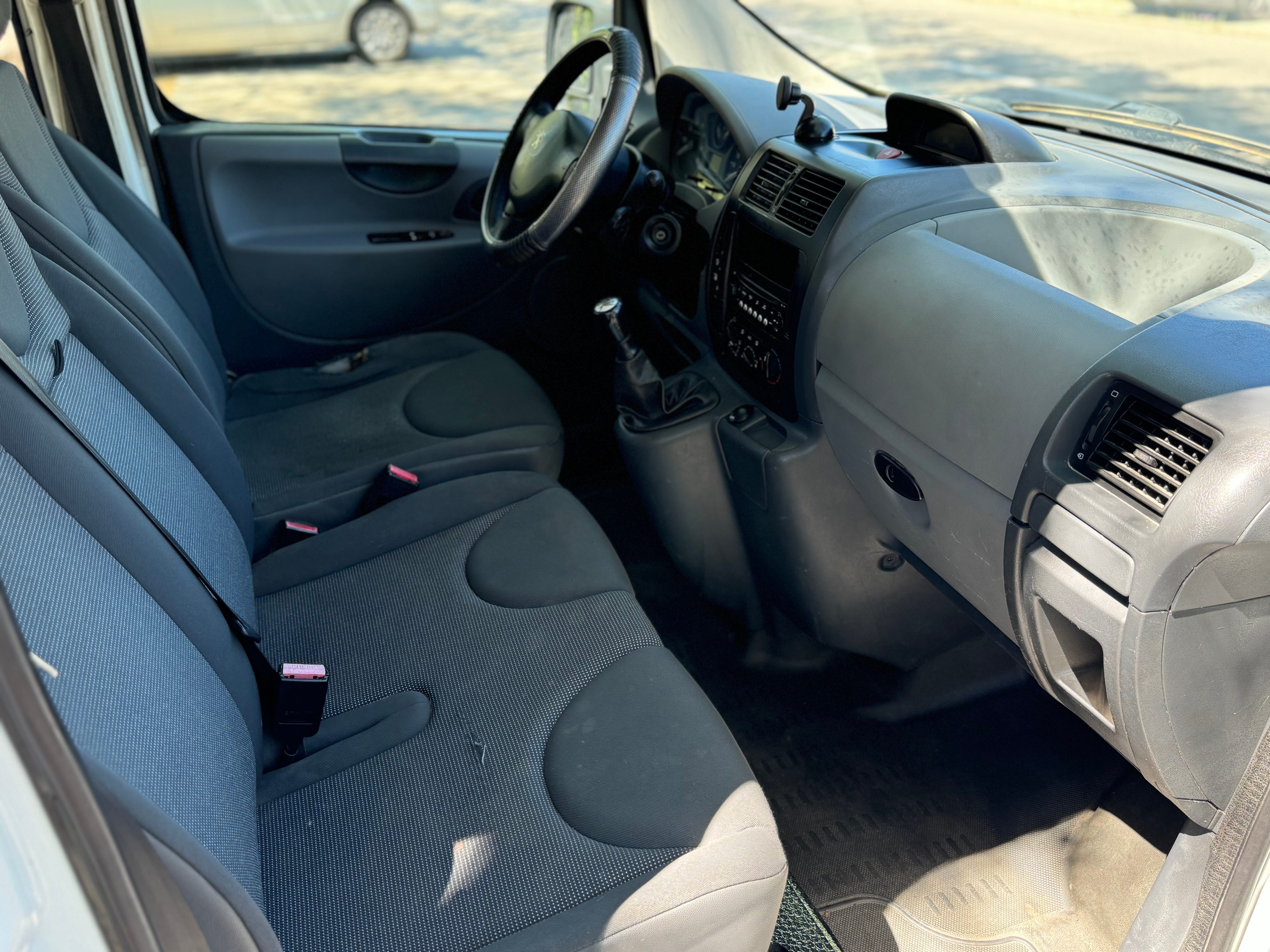 Peugeot Expert avec Autoradio