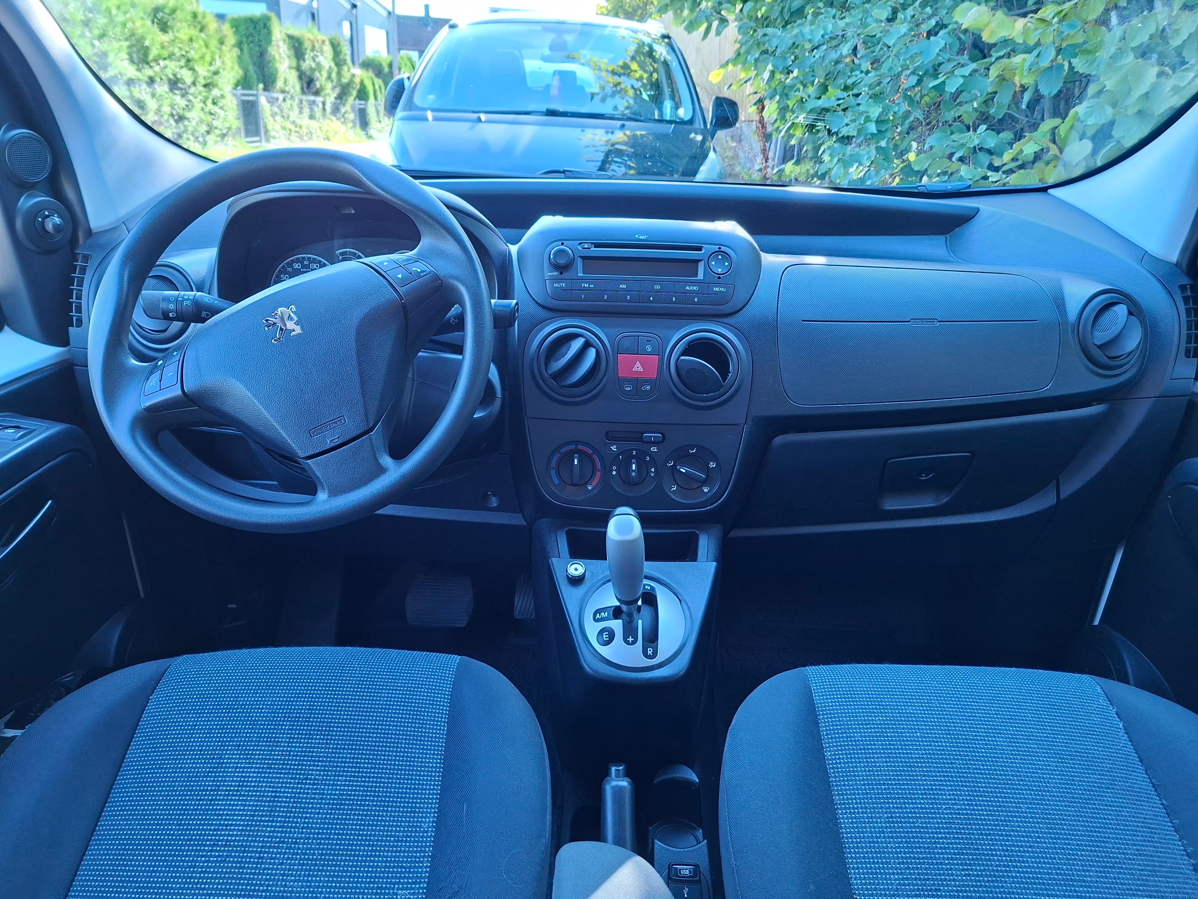 Peugeot Bipper med Bilradio