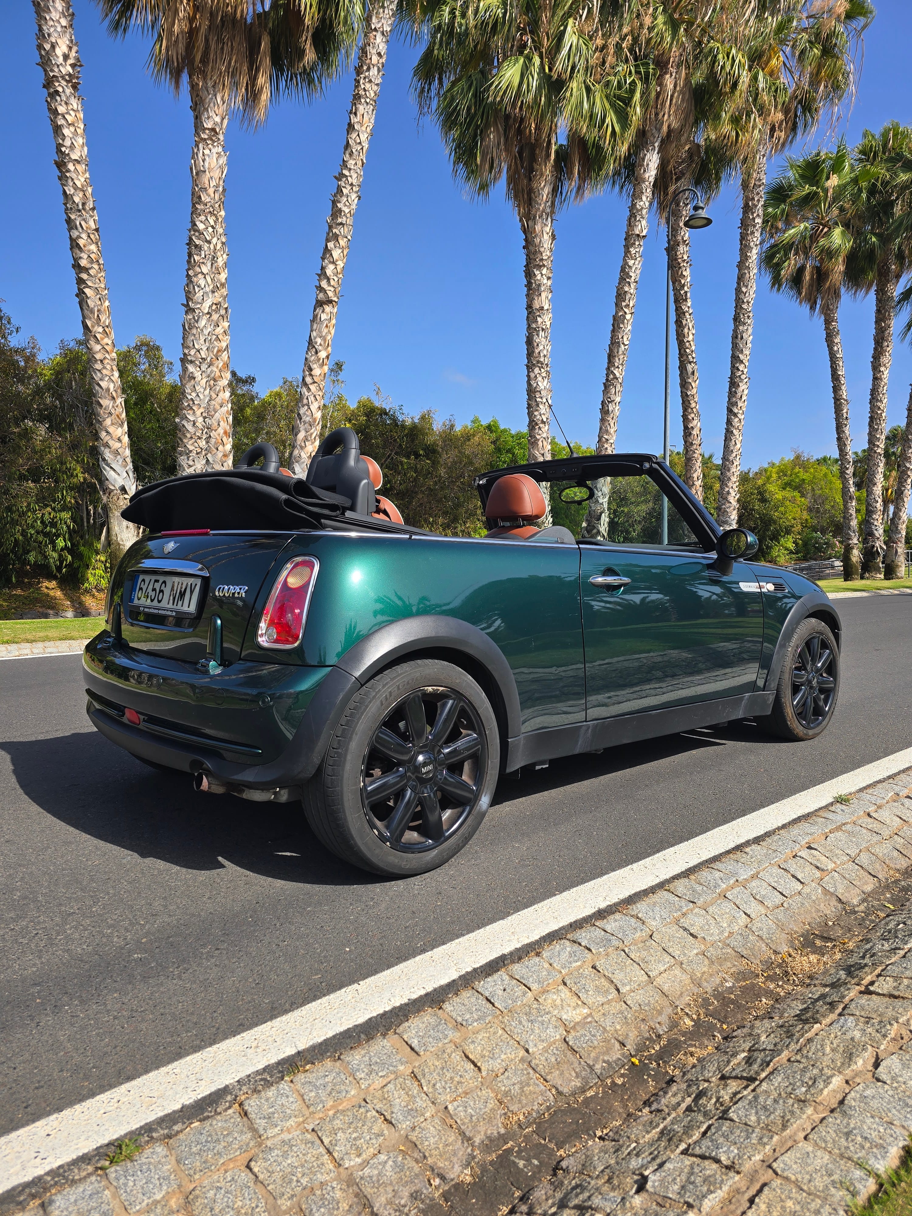 Mini Cooper Convertible R52 con Puertos de carga USB