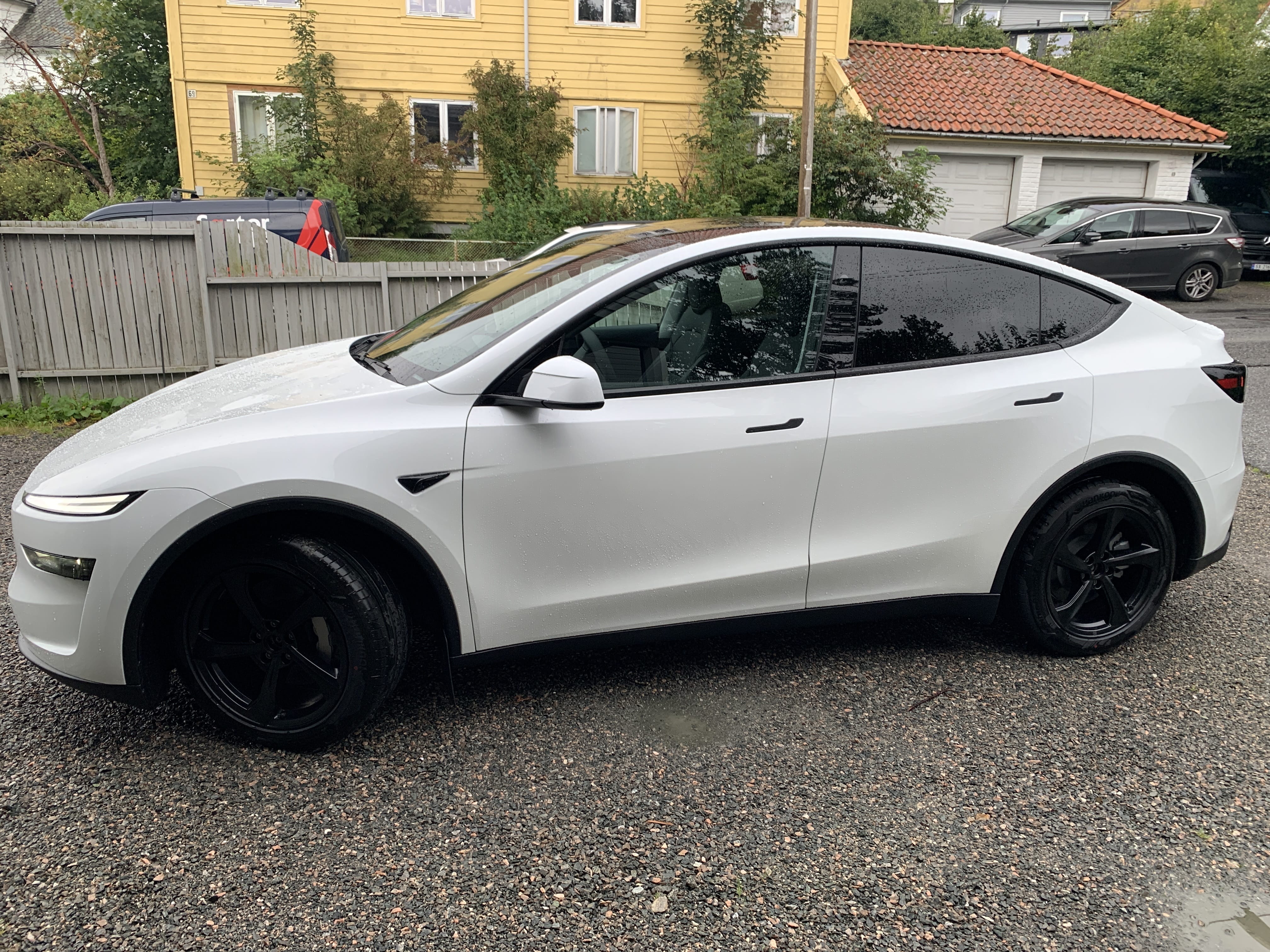 Tesla Model Y Performance med Aircondition