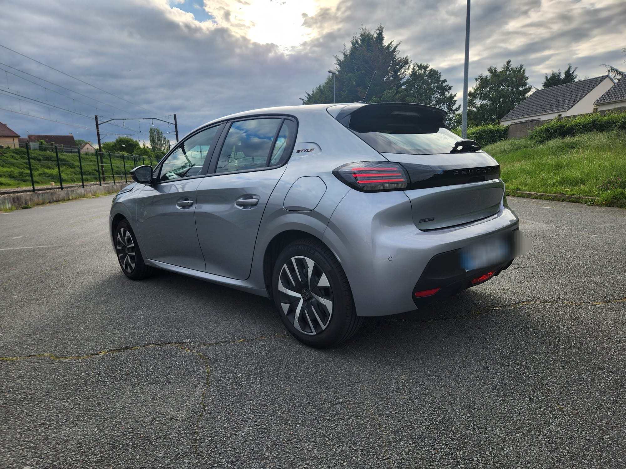 Peugeot 208 avec Apple CarPlay