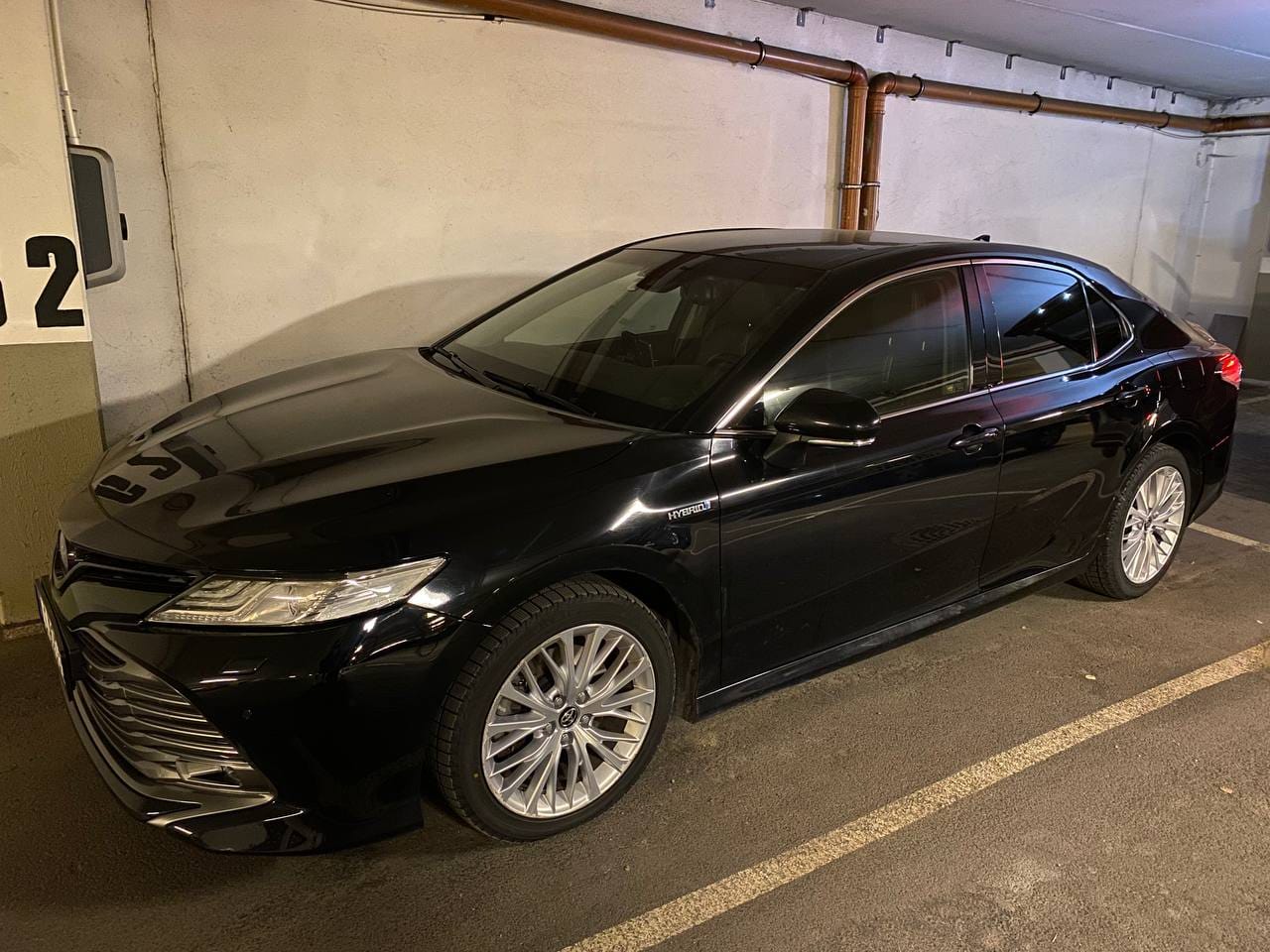 Toyota Camry, 2019, Blyfri 95 / Elektrisk (hybrid), automatisk