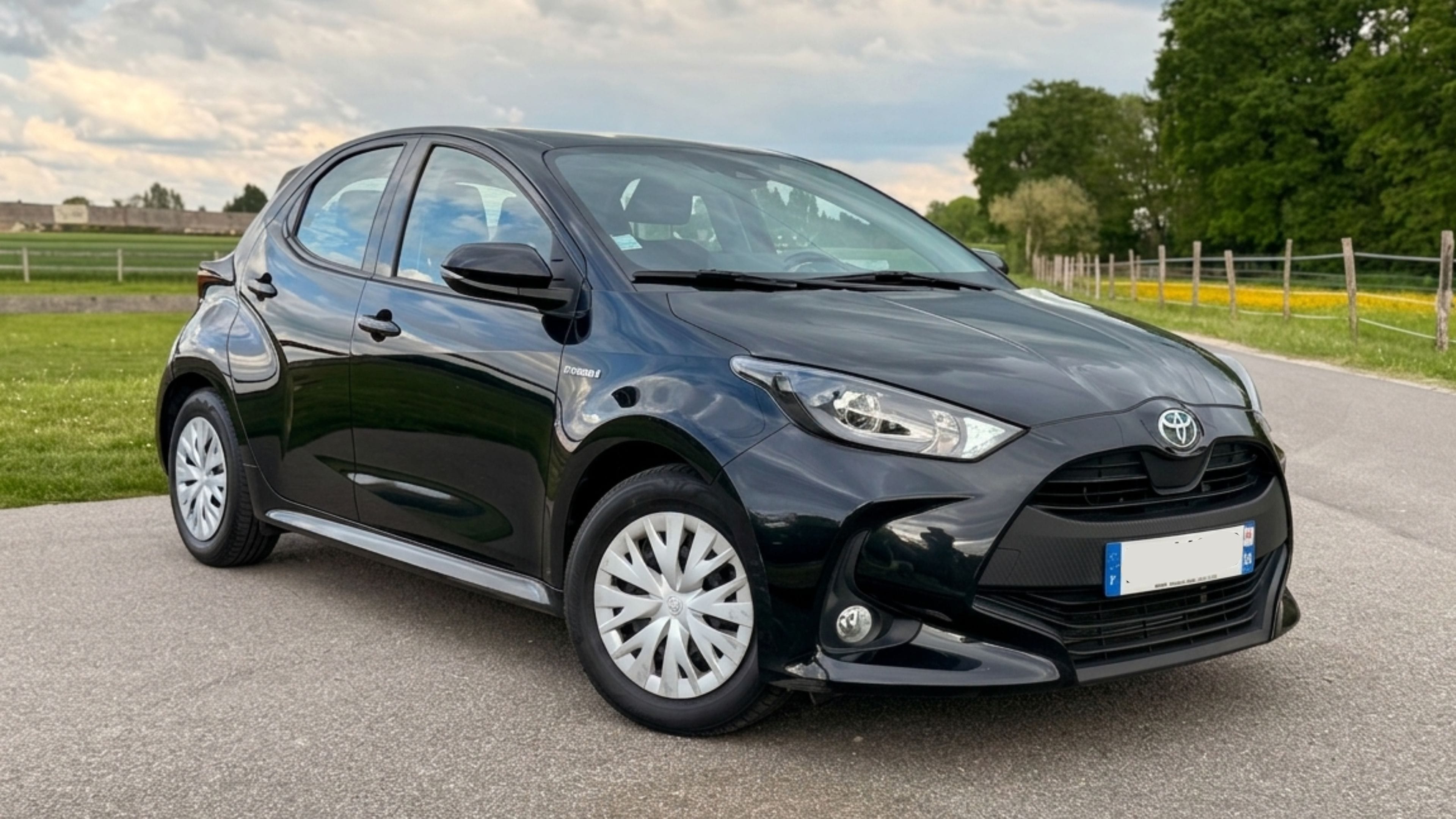 Toyota Yaris Hybride, 2020, Essence 95 / Électrique (hybride), automatique