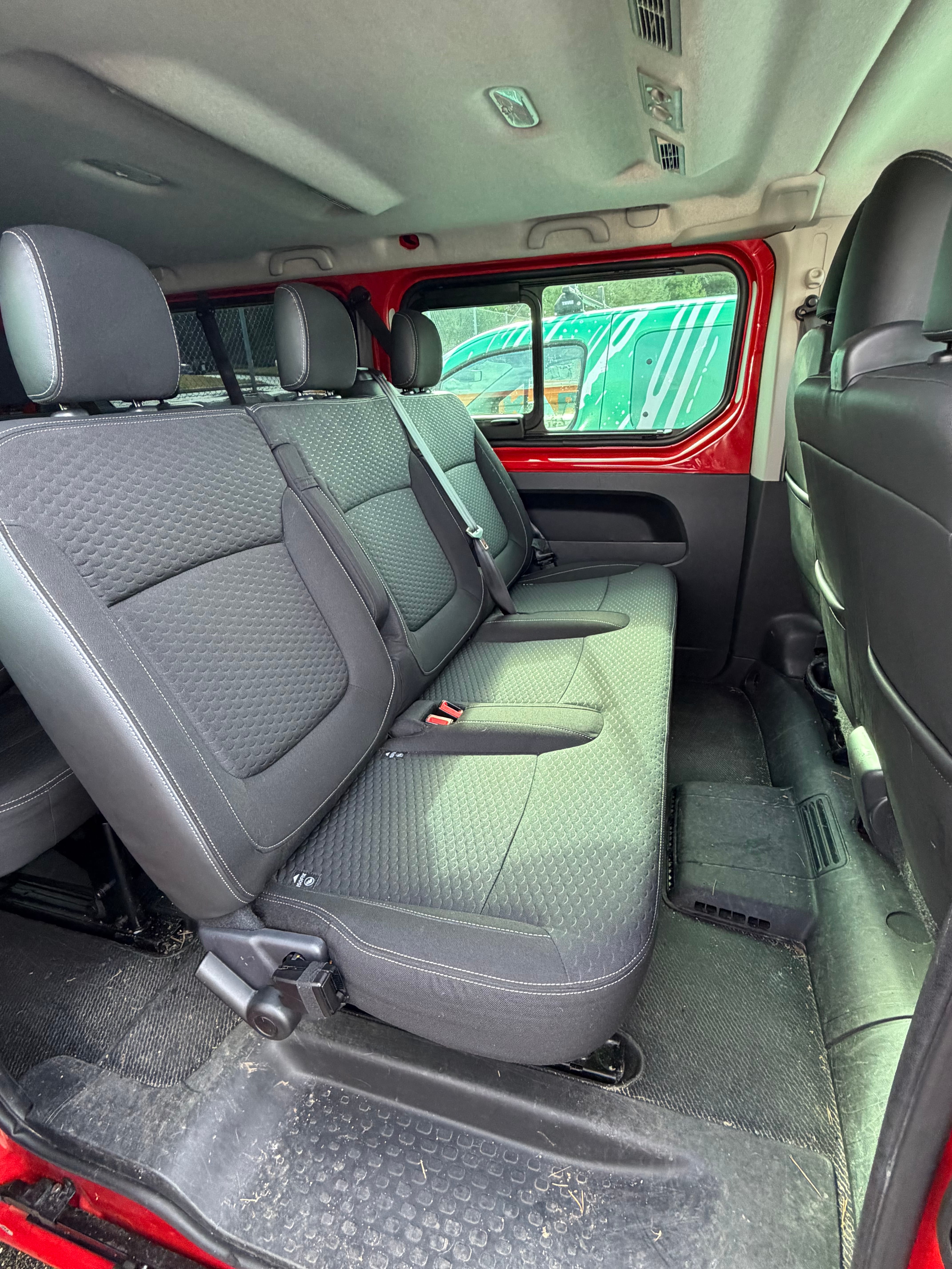 Opel Vivaro Minibuss med Tilhengerfeste