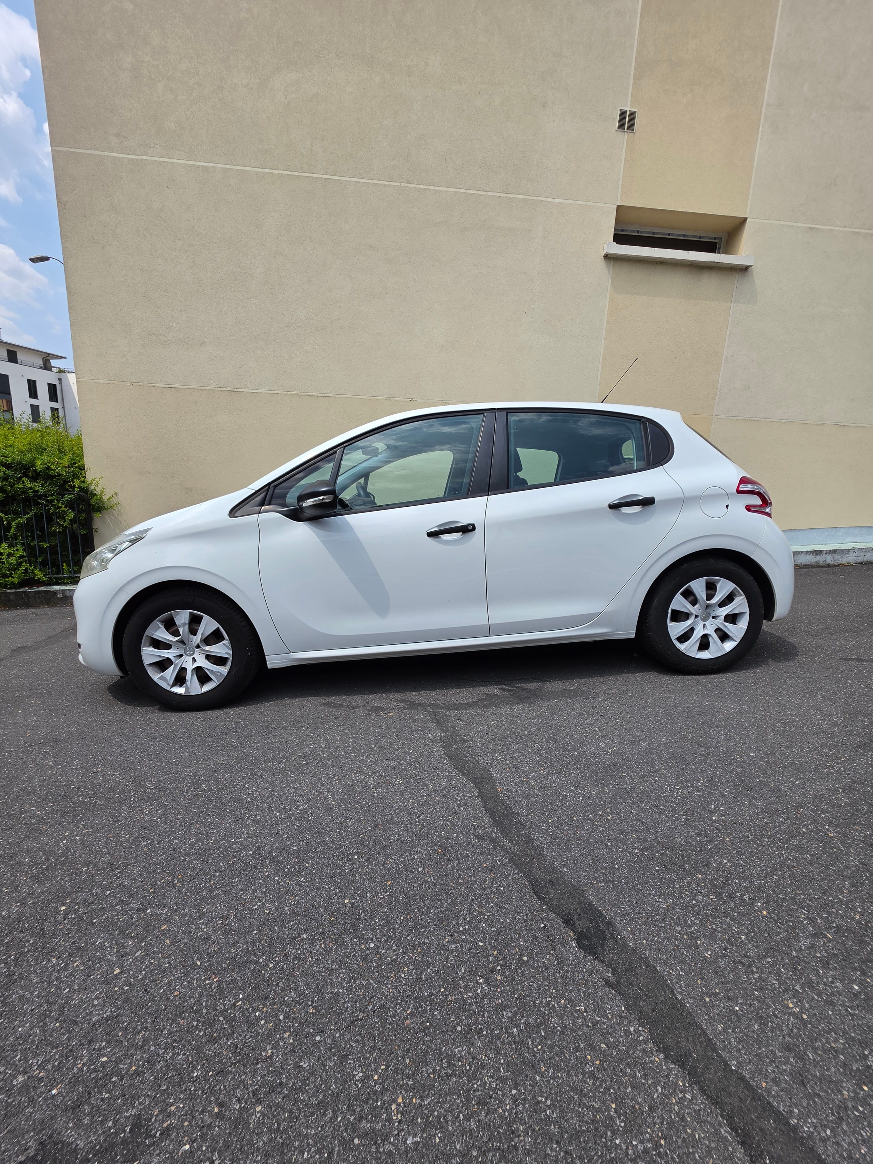 Peugeot 208 avec Autoradio