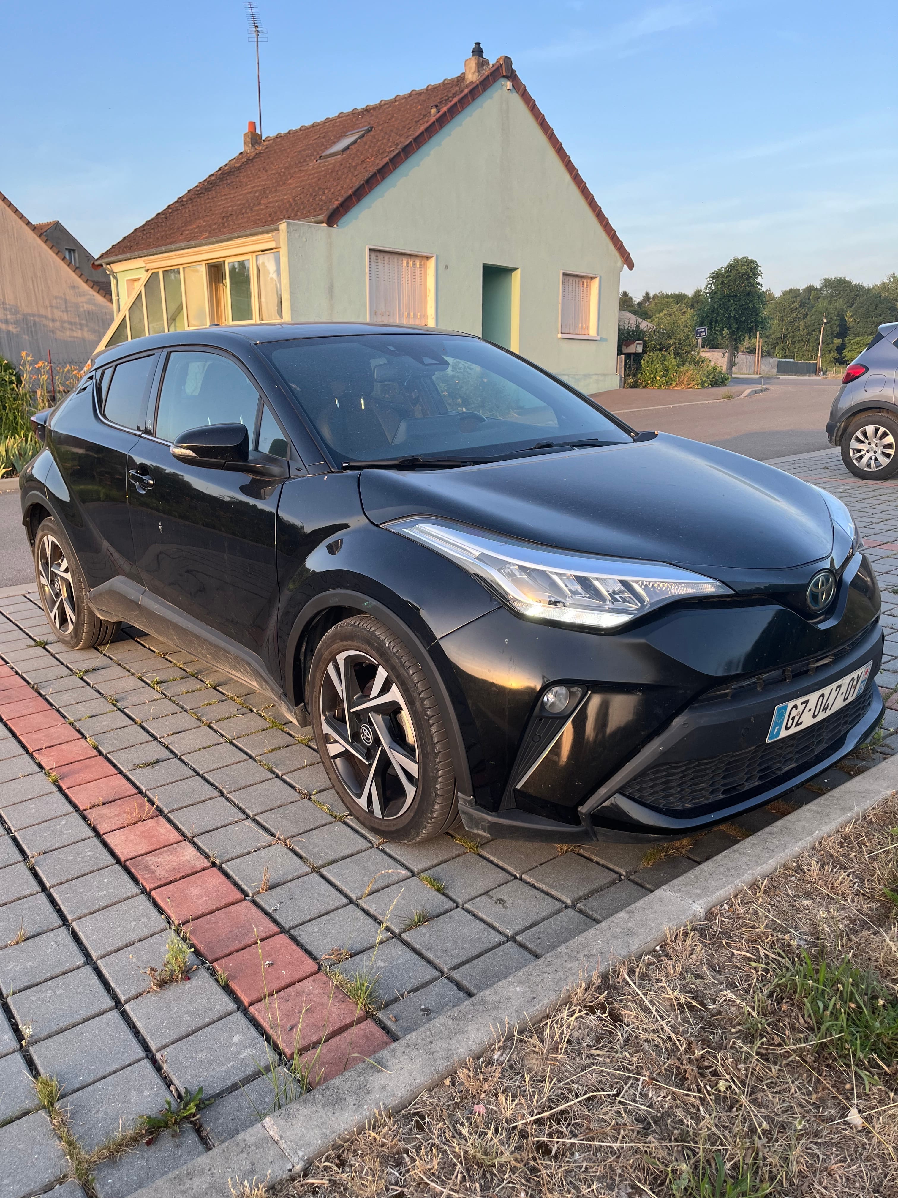 Toyota C-HR, 2023, Essence 95 / Électrique (hybride), automatique