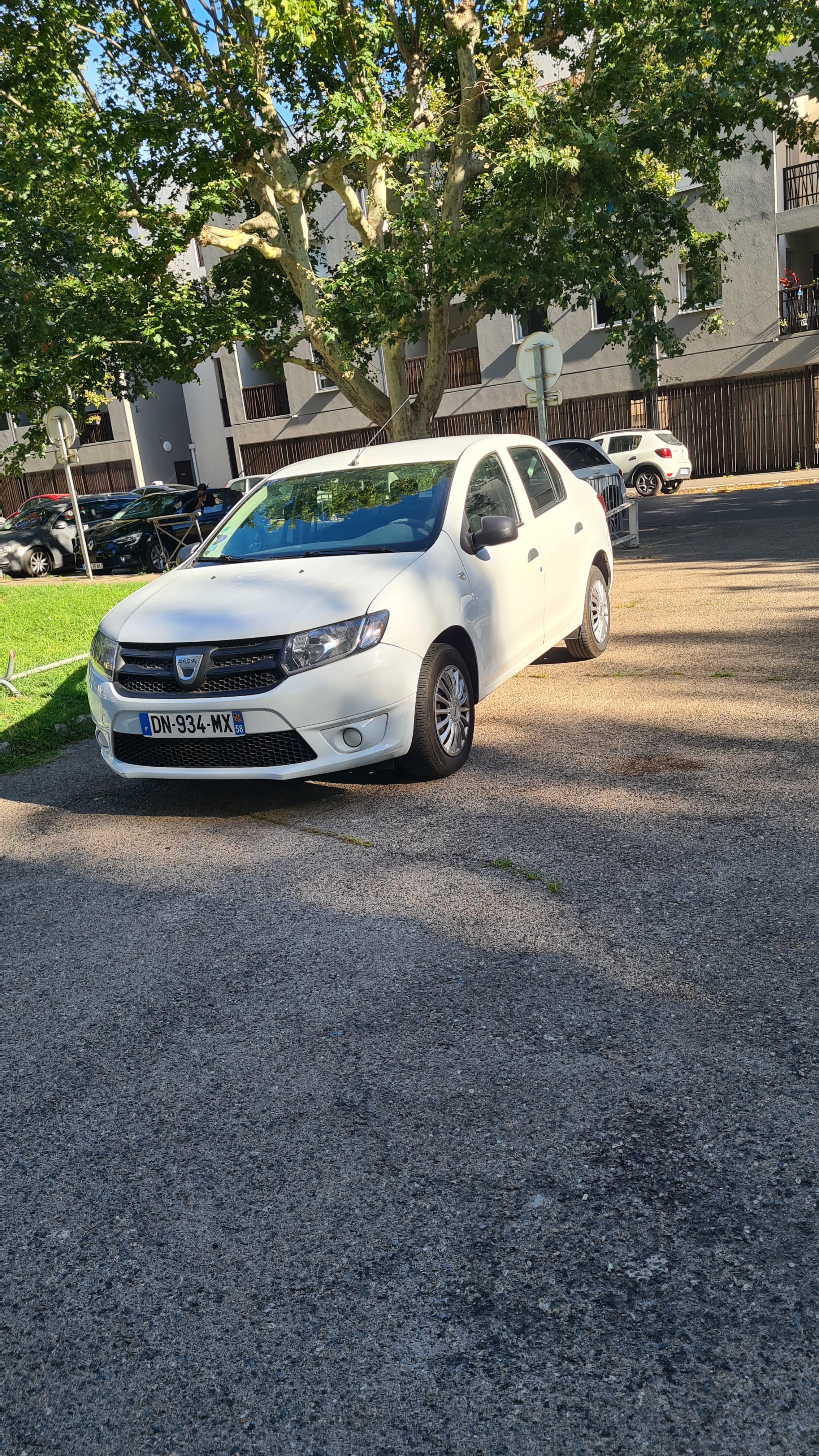 Dacia Logan 2015, 2015, Essence 95